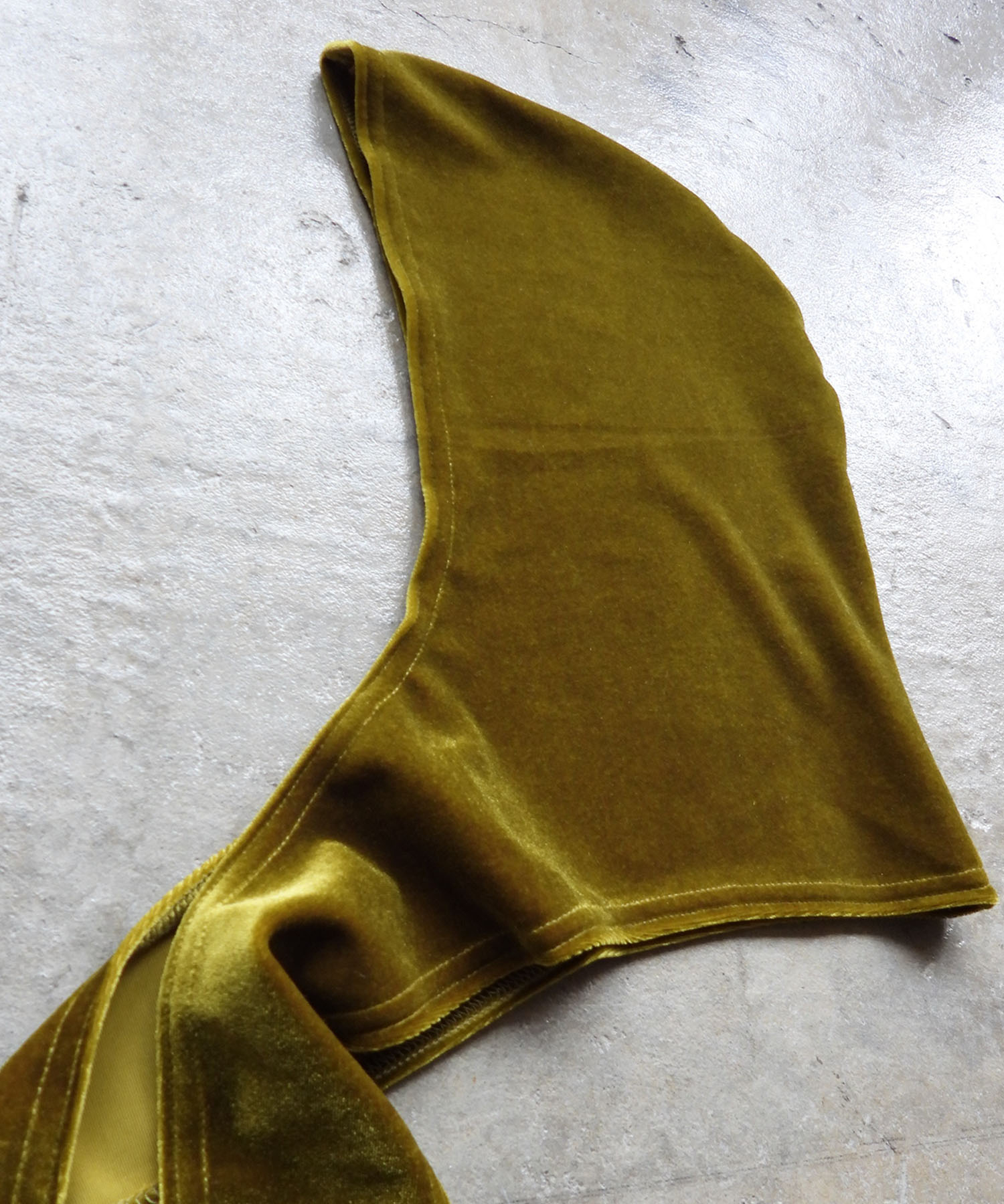 VELVET HOOD