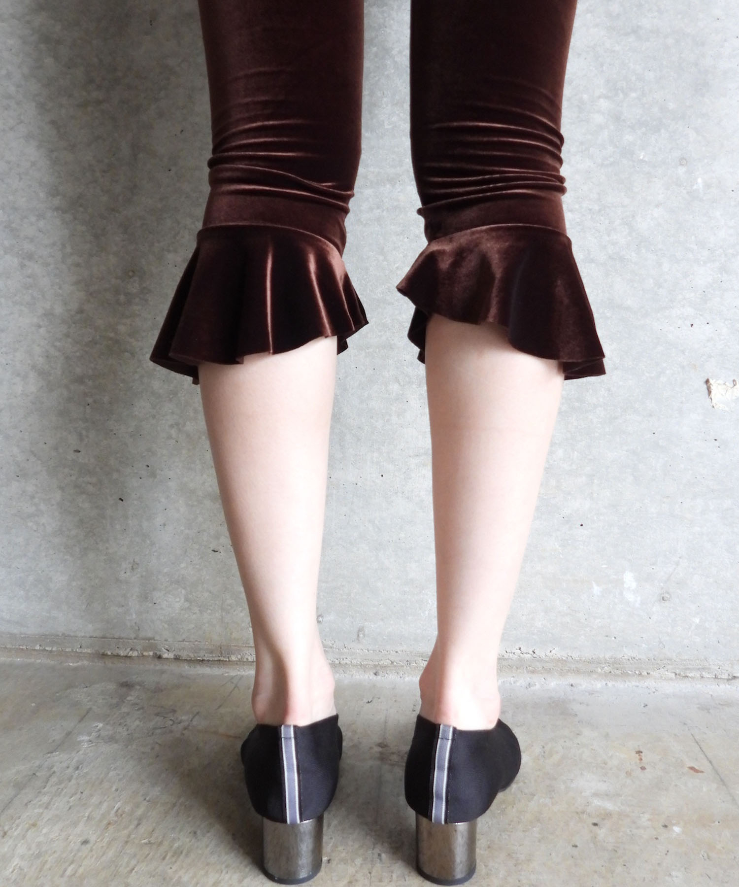 Velvet Volant Capri Pants