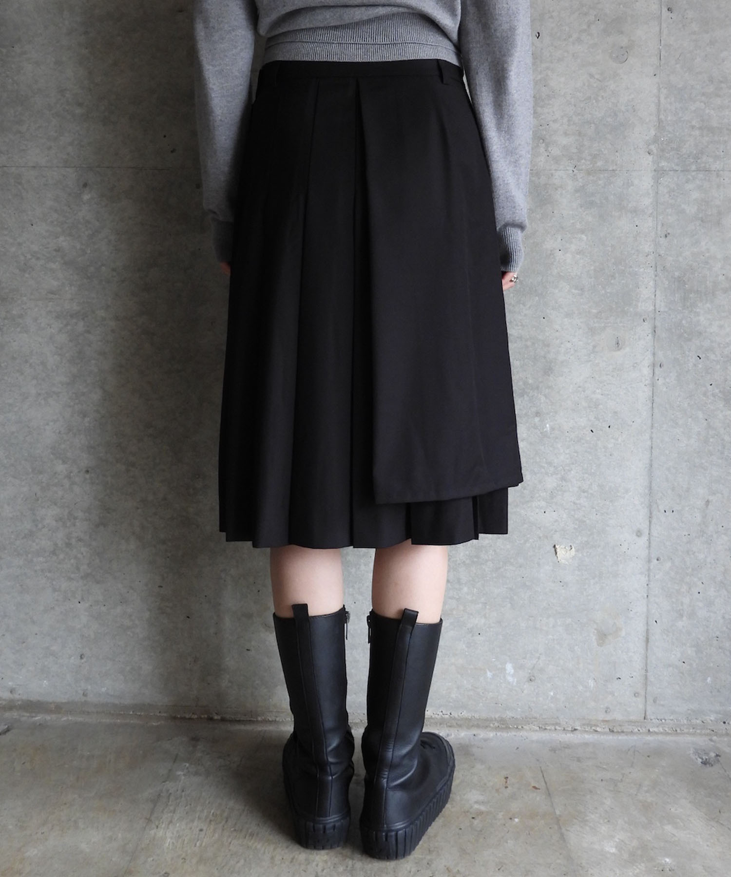 LAYERED PLEATED MIDI SKIRT