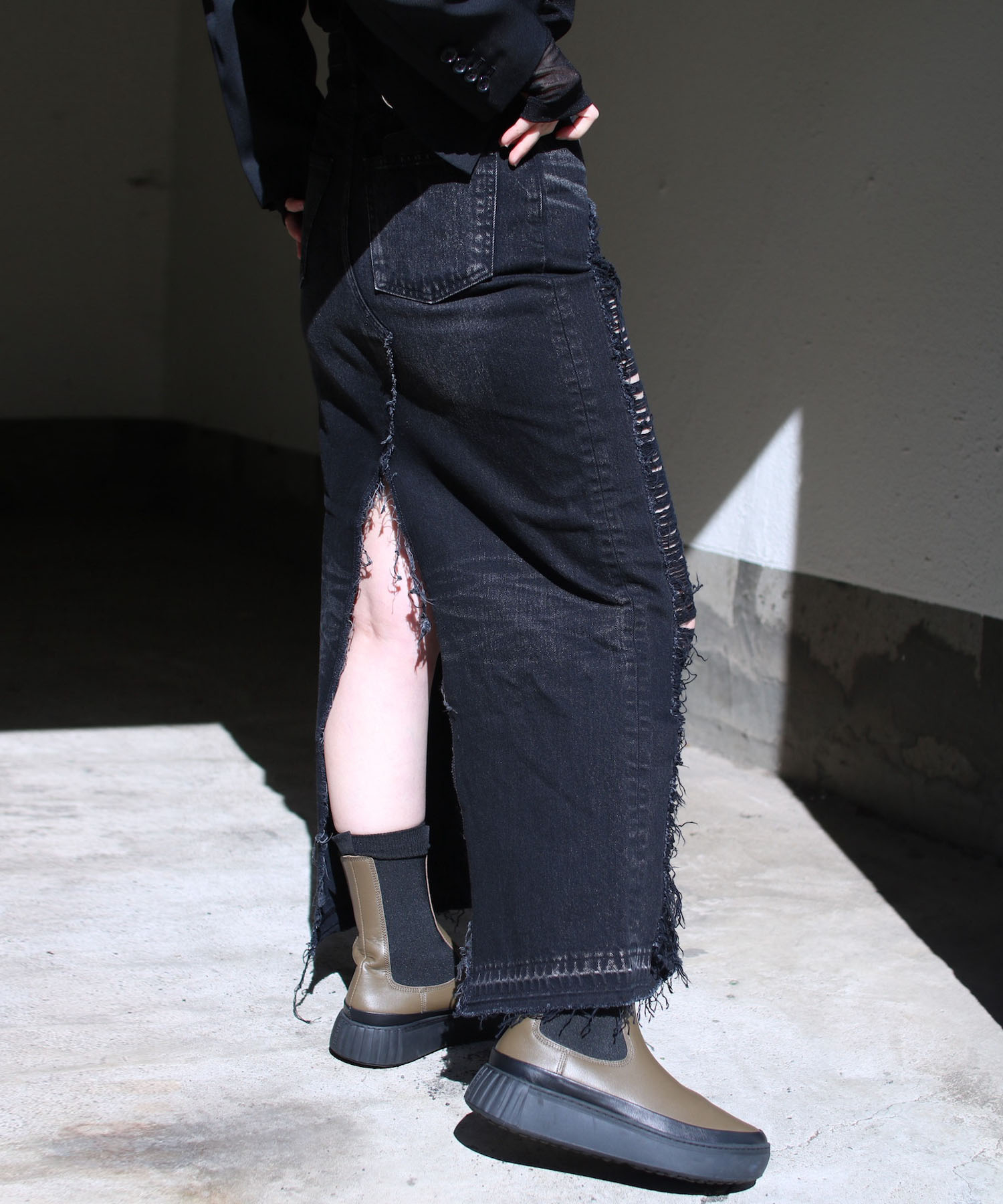 WASHED DENIM RIPPED LONG SKIRT