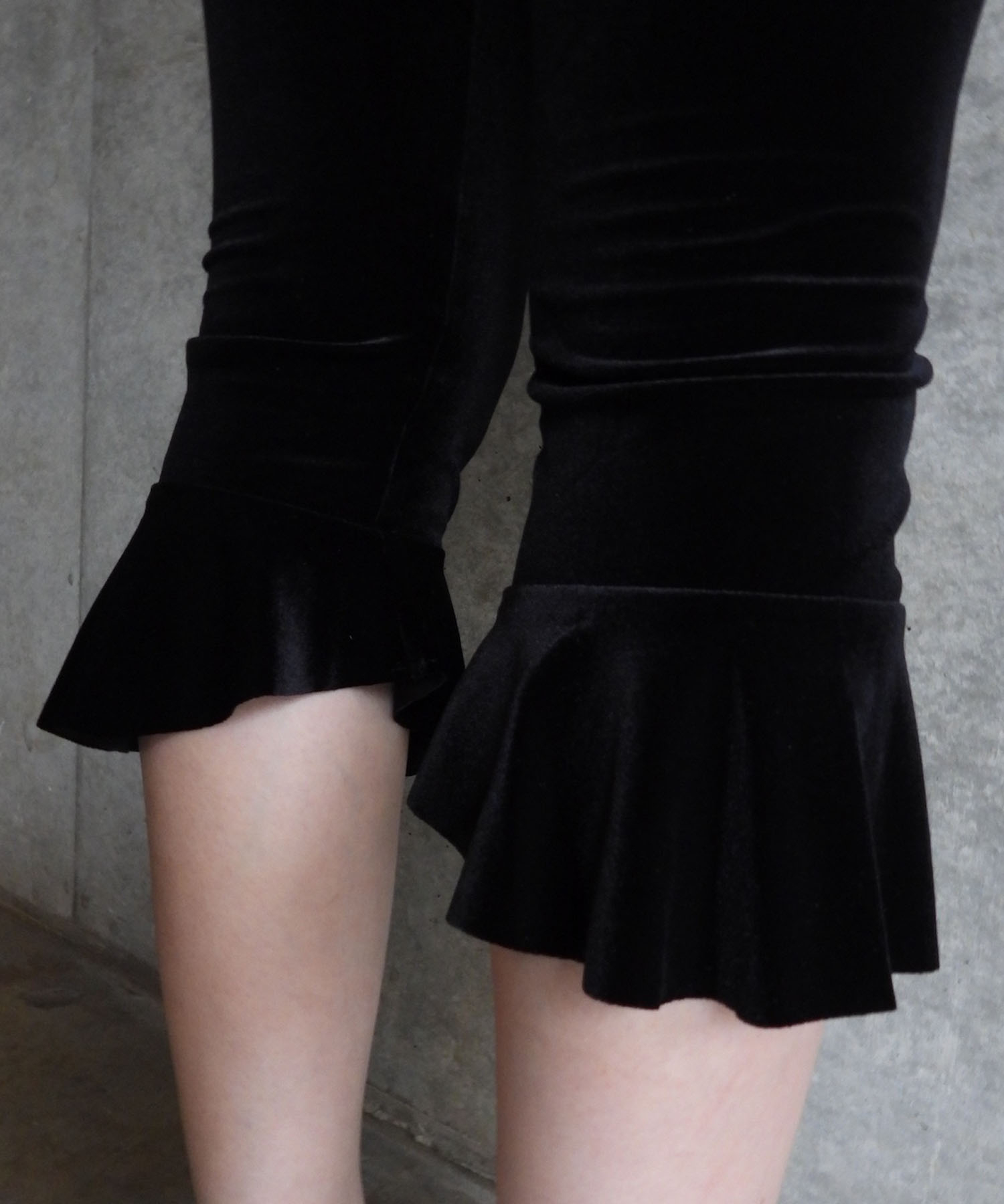 Velvet Volant Capri Pants