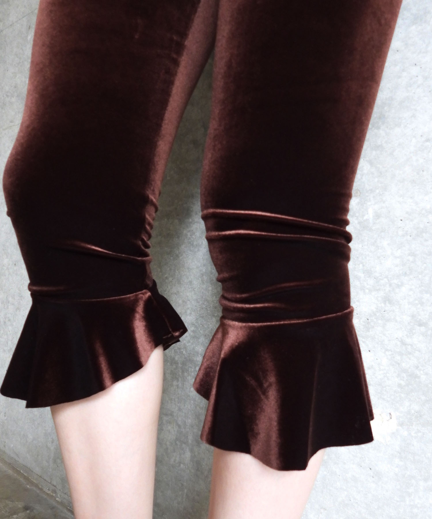 Velvet Volant Capri Pants