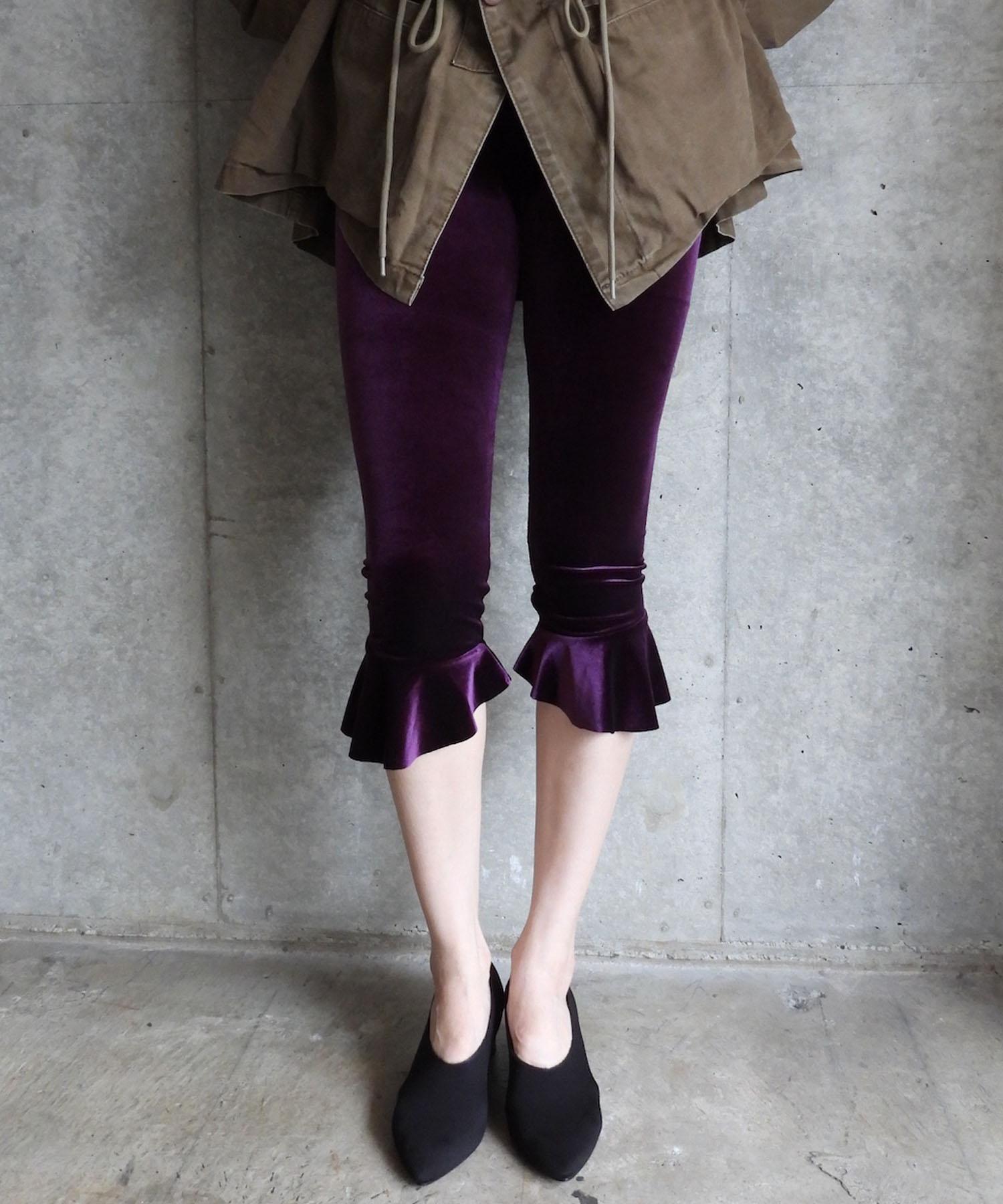 Velvet Volant Capri Pants