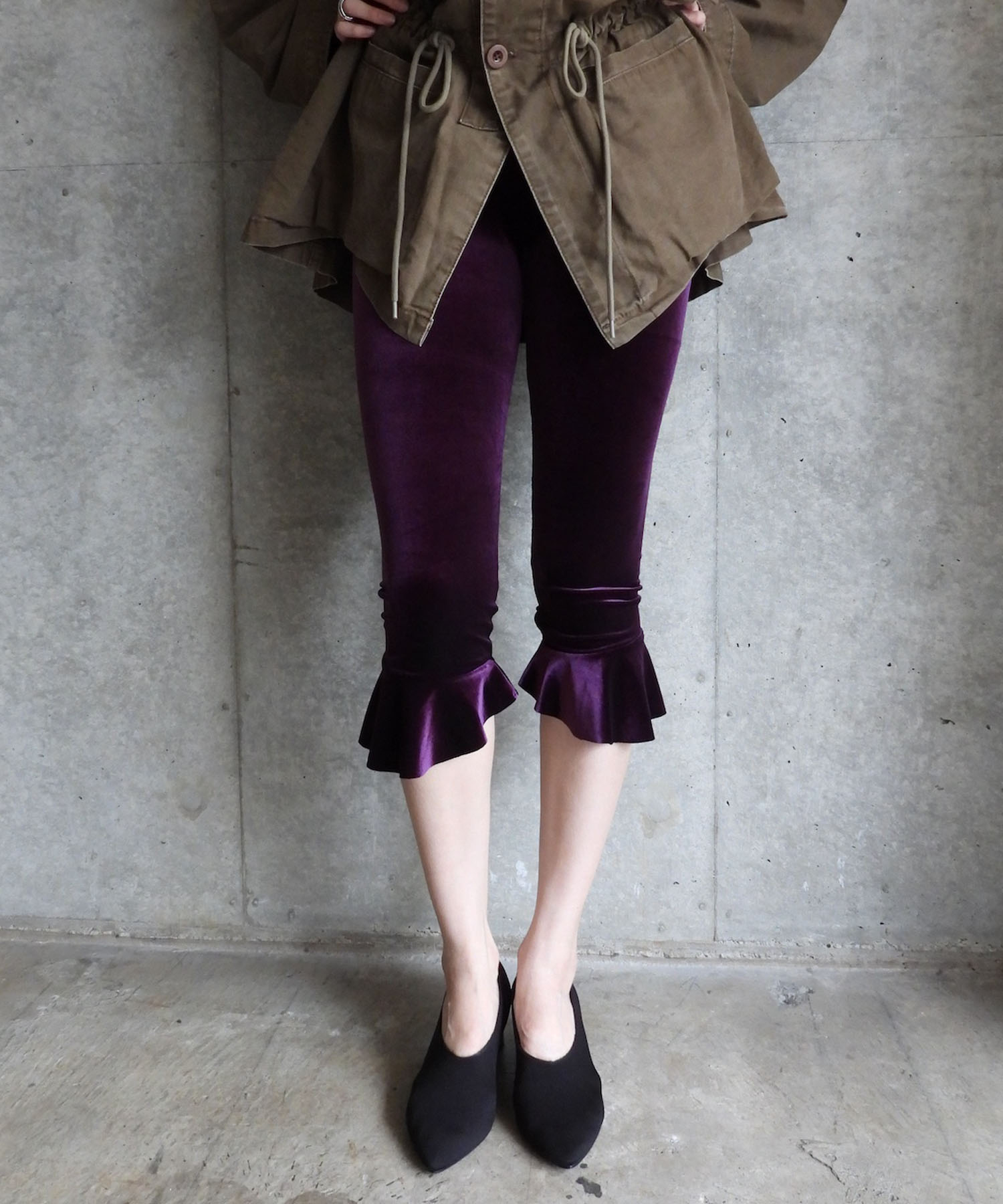 Velvet Volant Capri Pants