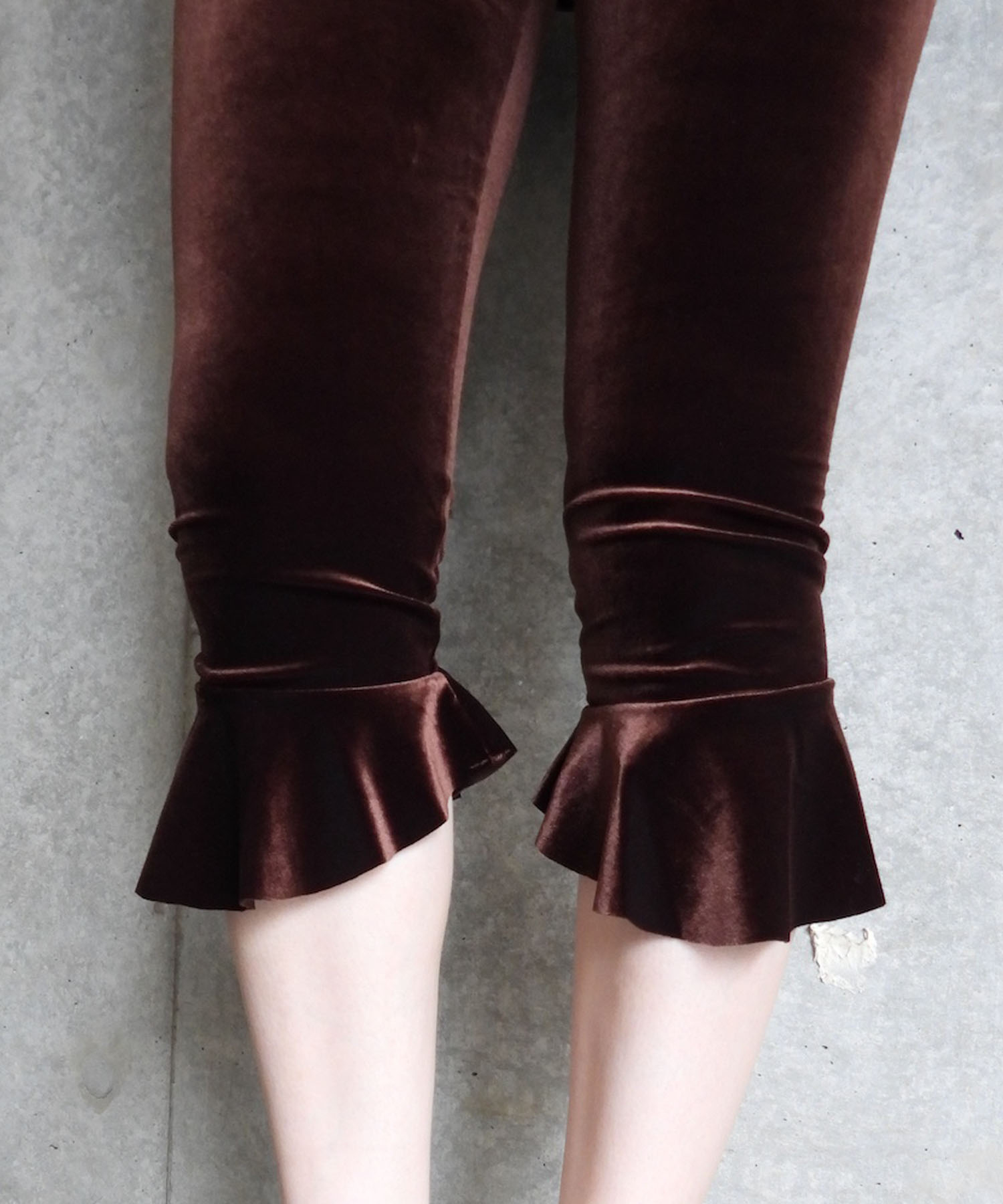 Velvet Volant Capri Pants