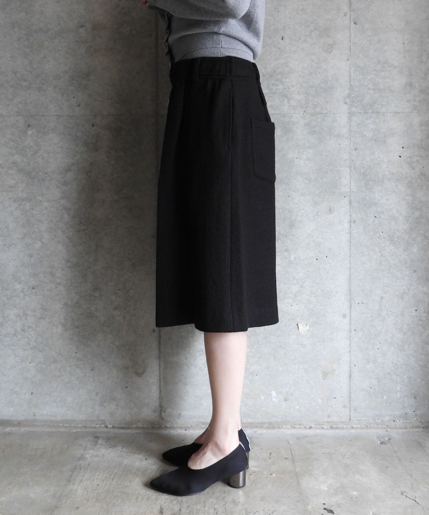 PLEATS DETAIL BERMUDA SHORTS