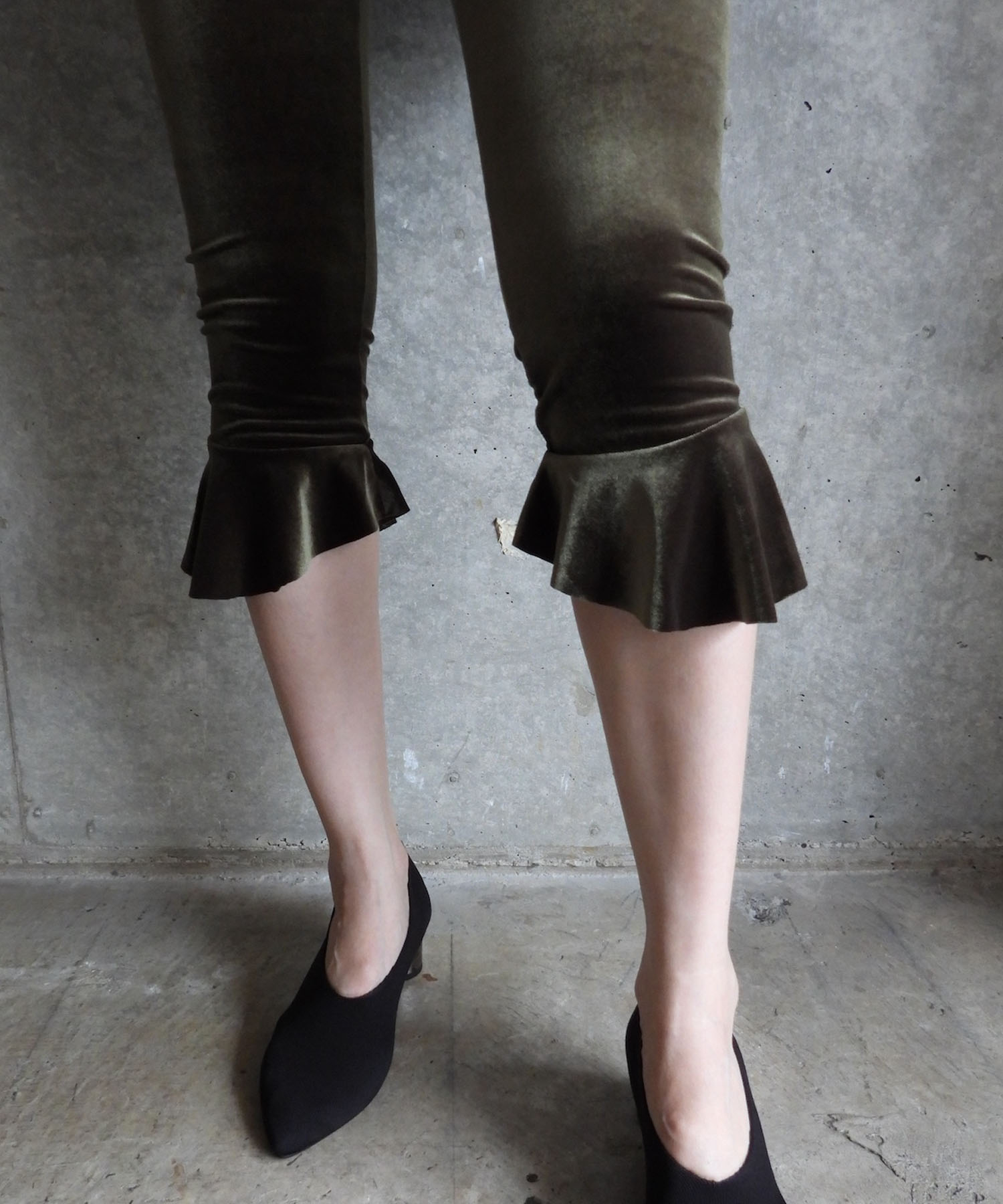 Velvet Volant Capri Pants