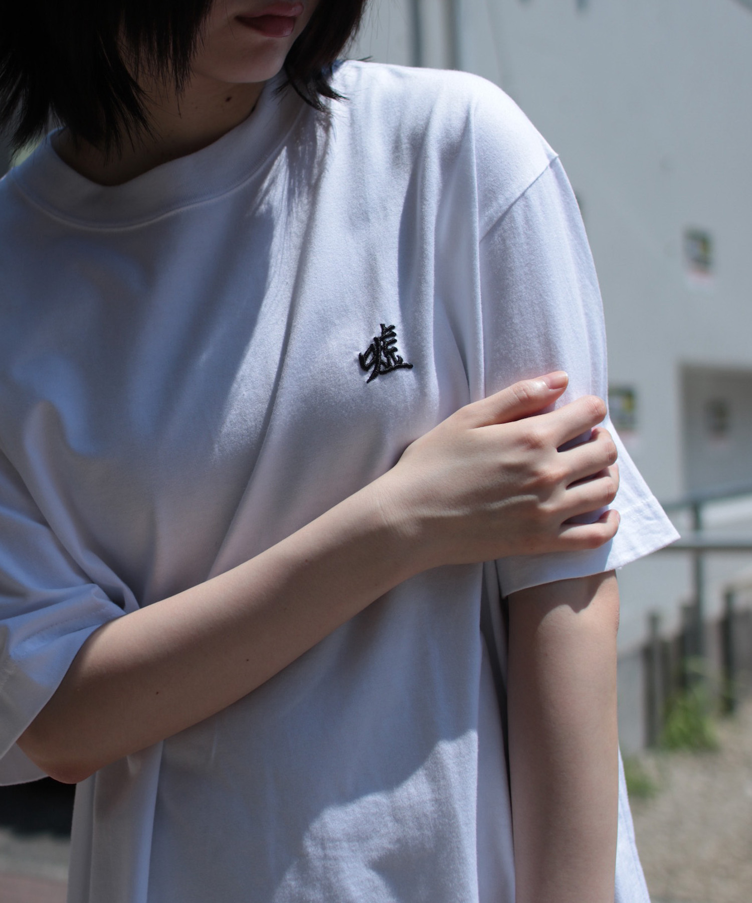 LOVE AND LIE EMBROIDERY H/S TEE