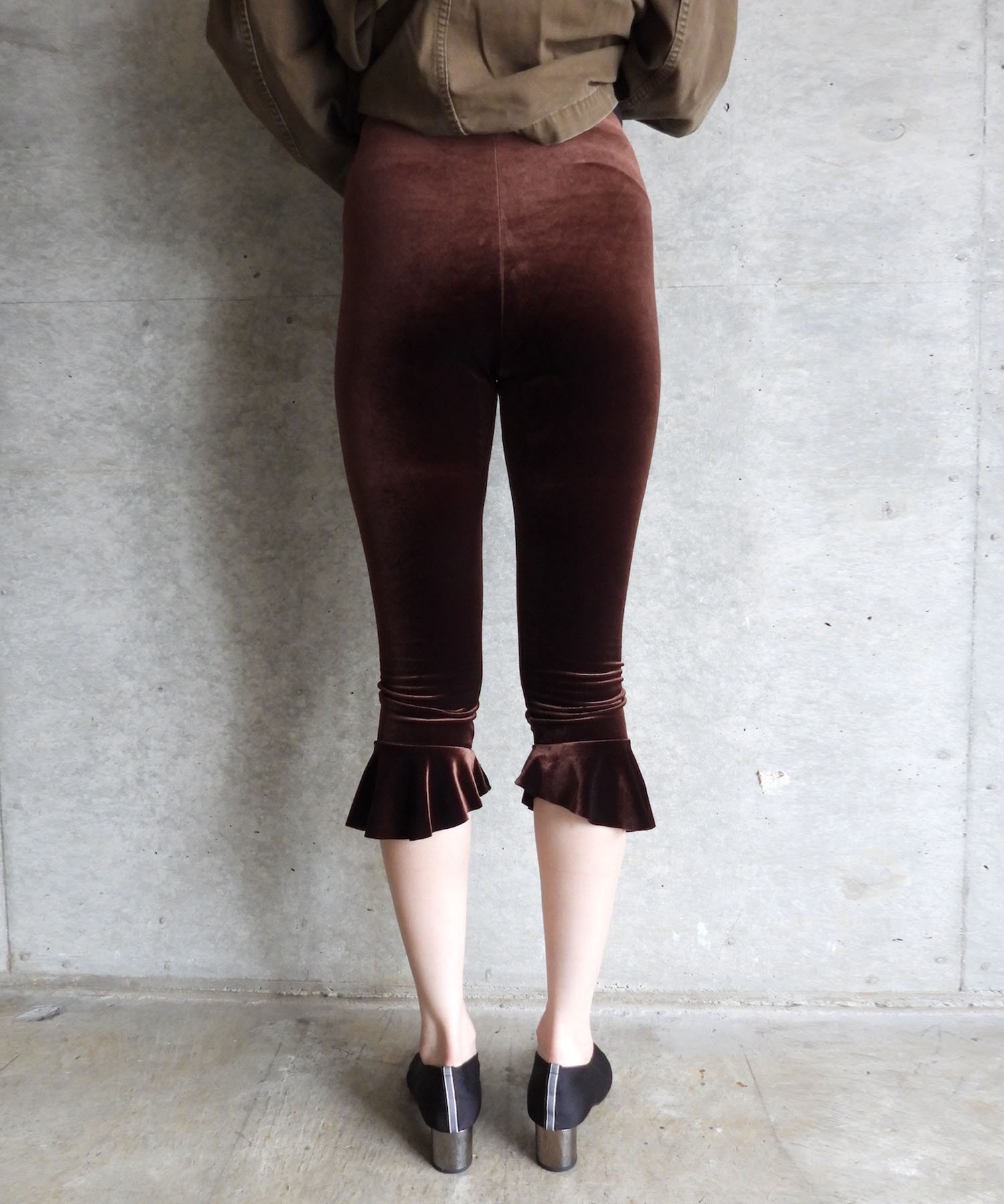 Velvet Volant Capri Pants