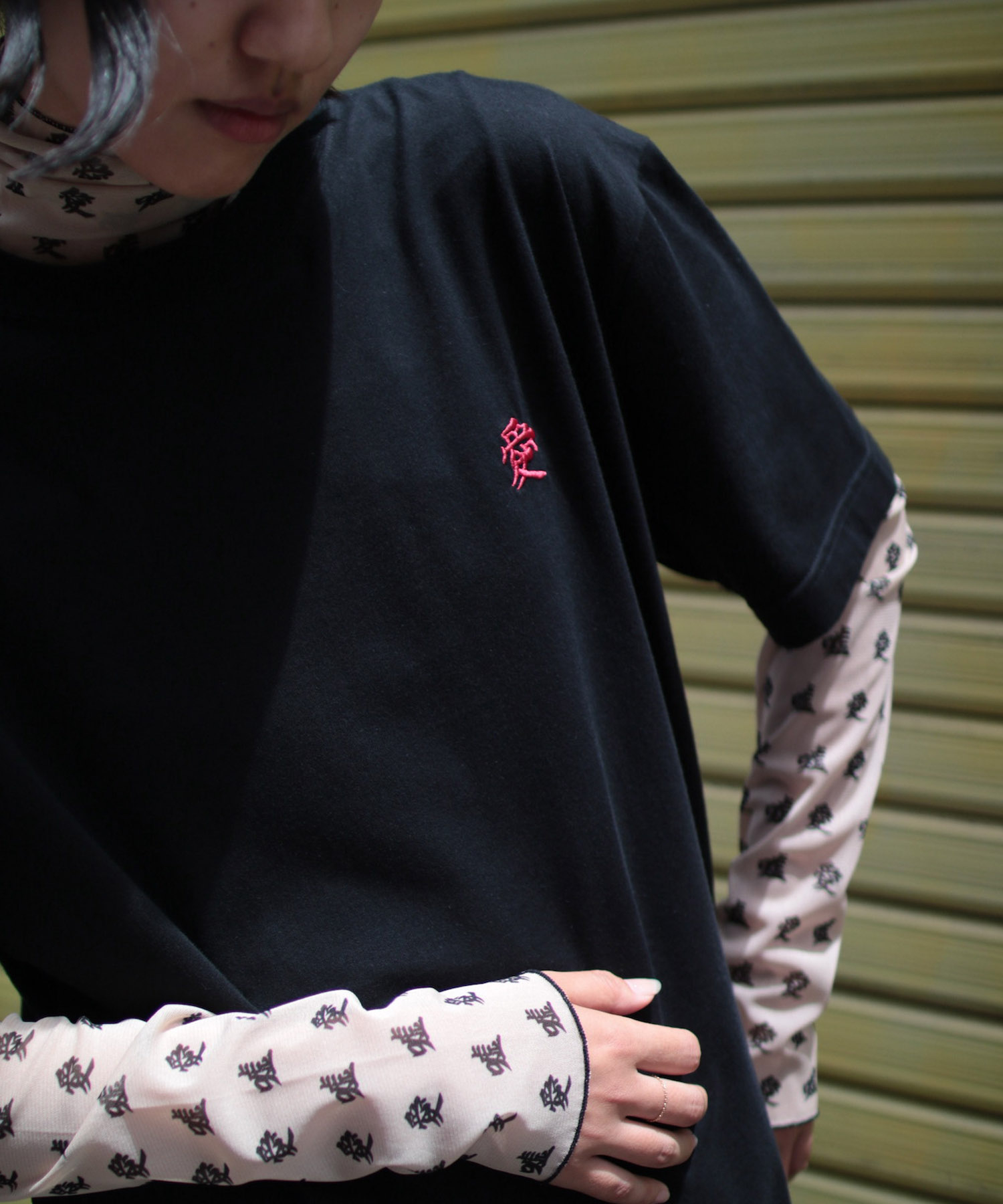 LOVE AND LIE EMBROIDERY H/S TEE