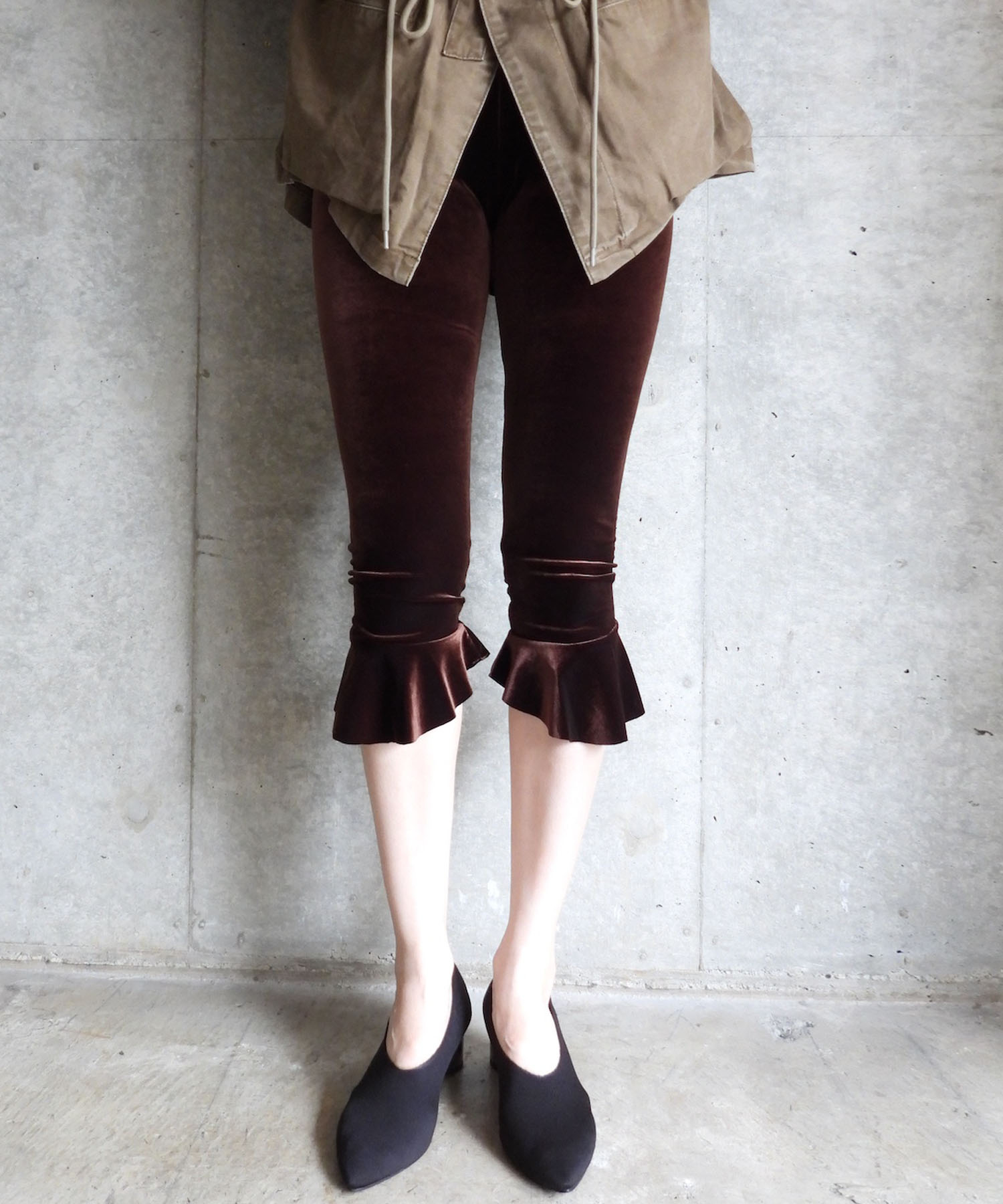 Velvet Volant Capri Pants