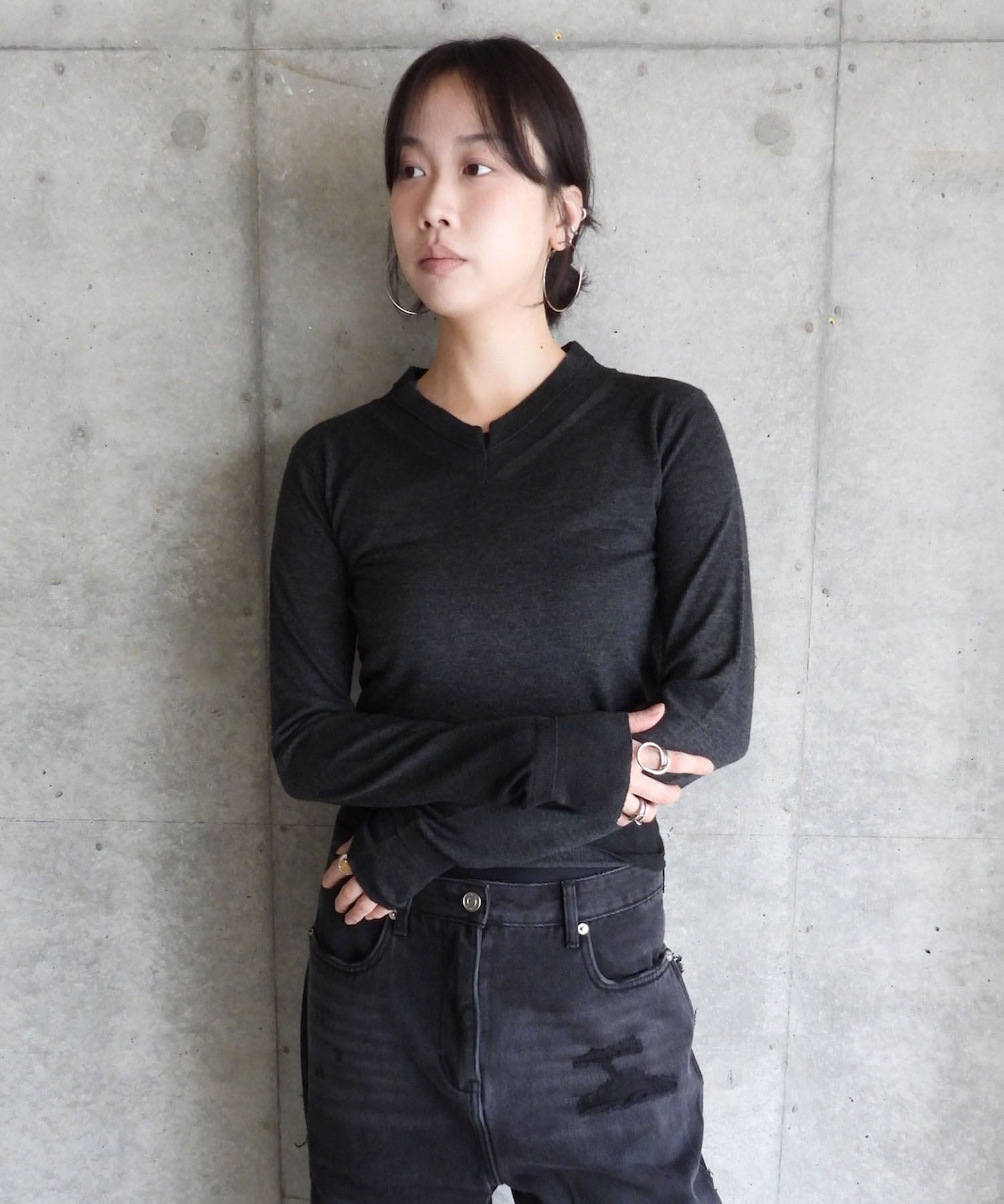 FRAYED V-NECK KNIT TOP