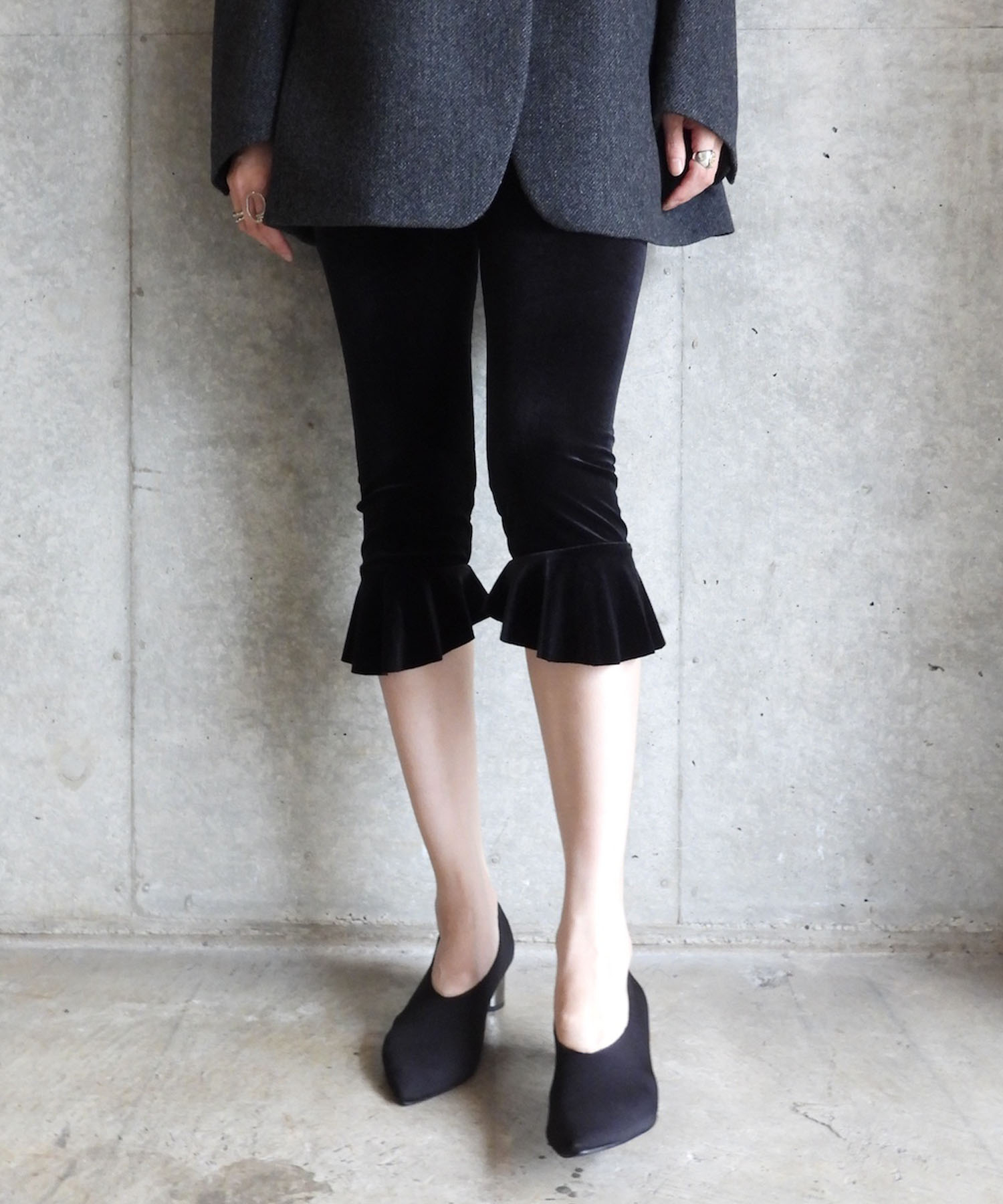Velvet Volant Capri Pants