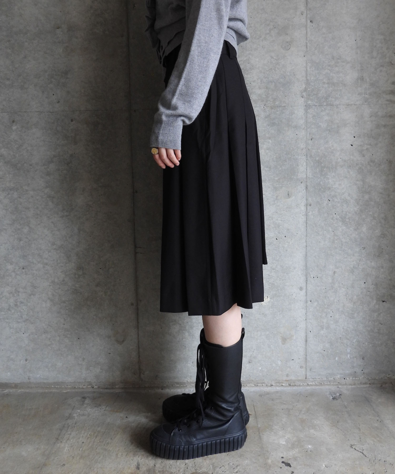 LAYERED PLEATED MIDI SKIRT