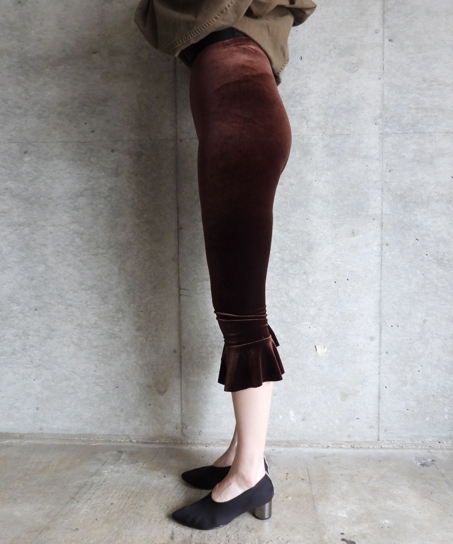 Velvet Volant Capri Pants