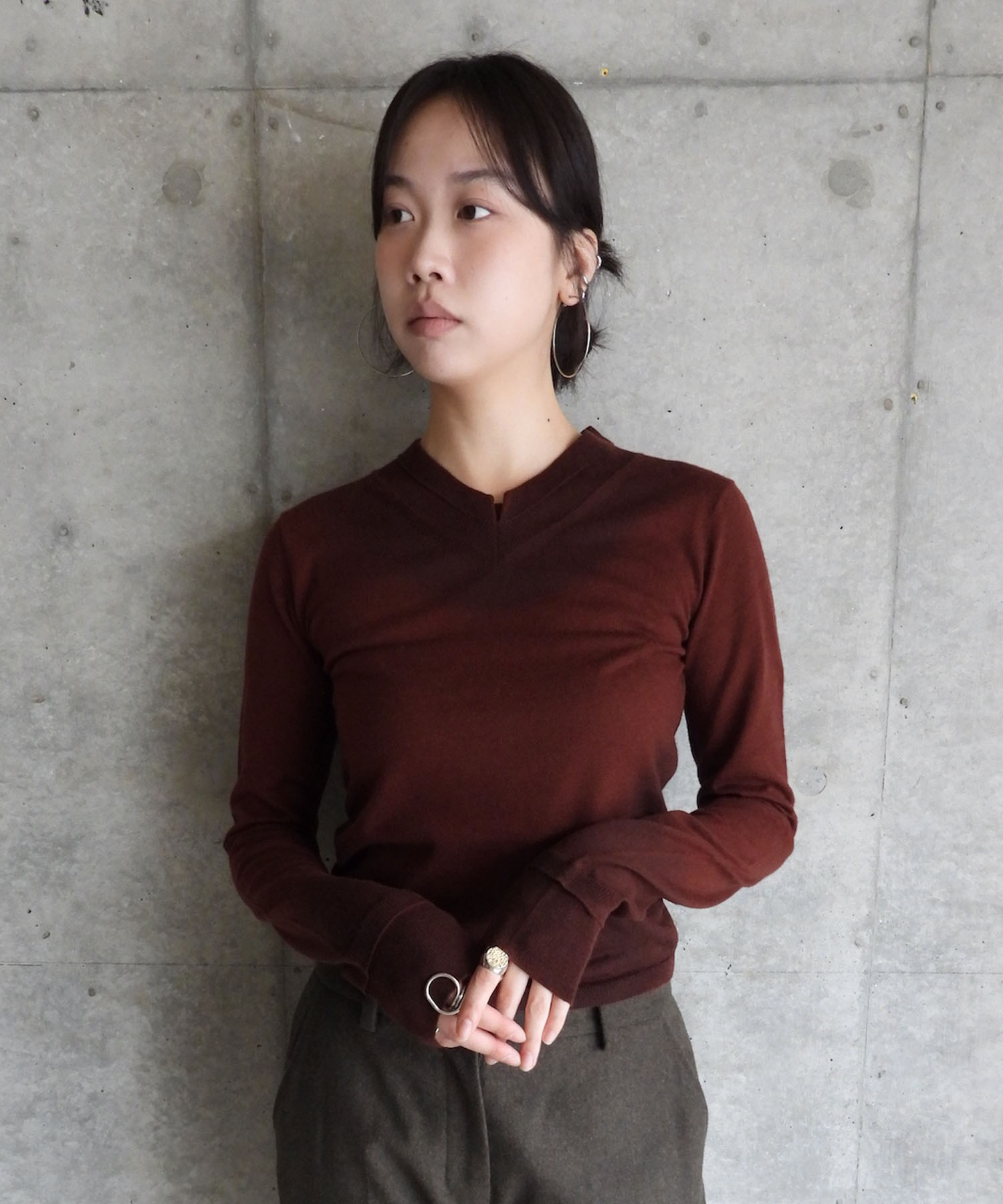 FRAYED V-NECK KNIT TOP