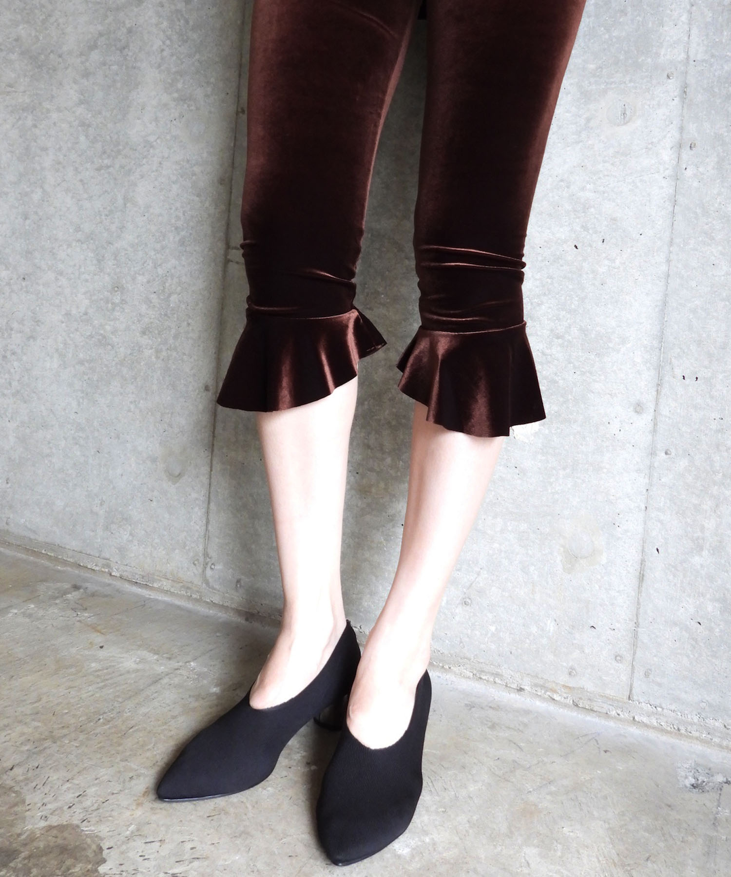 Velvet Volant Capri Pants
