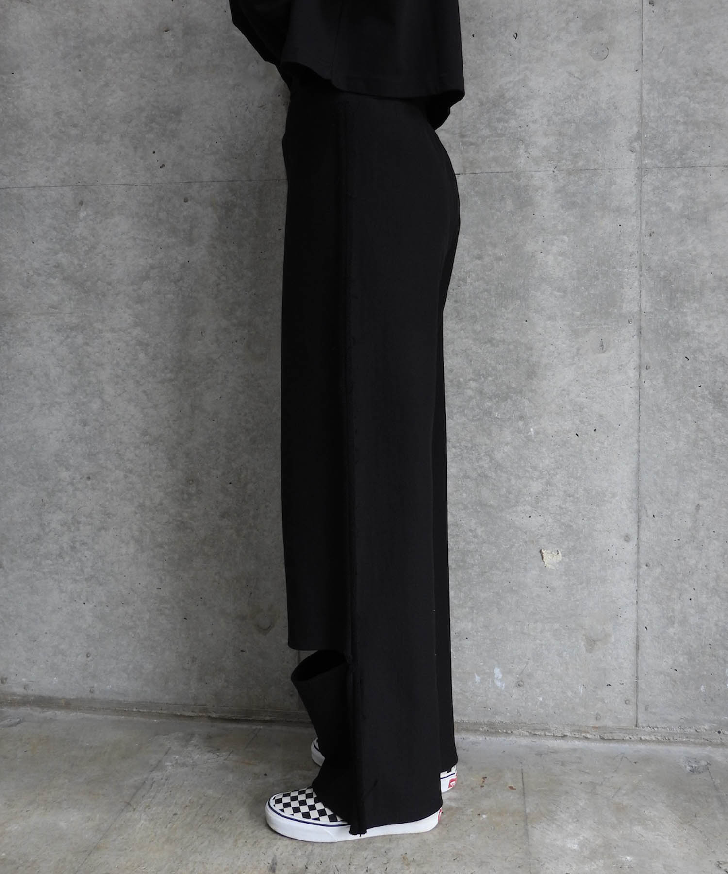 Side Row Edge Slit Pants