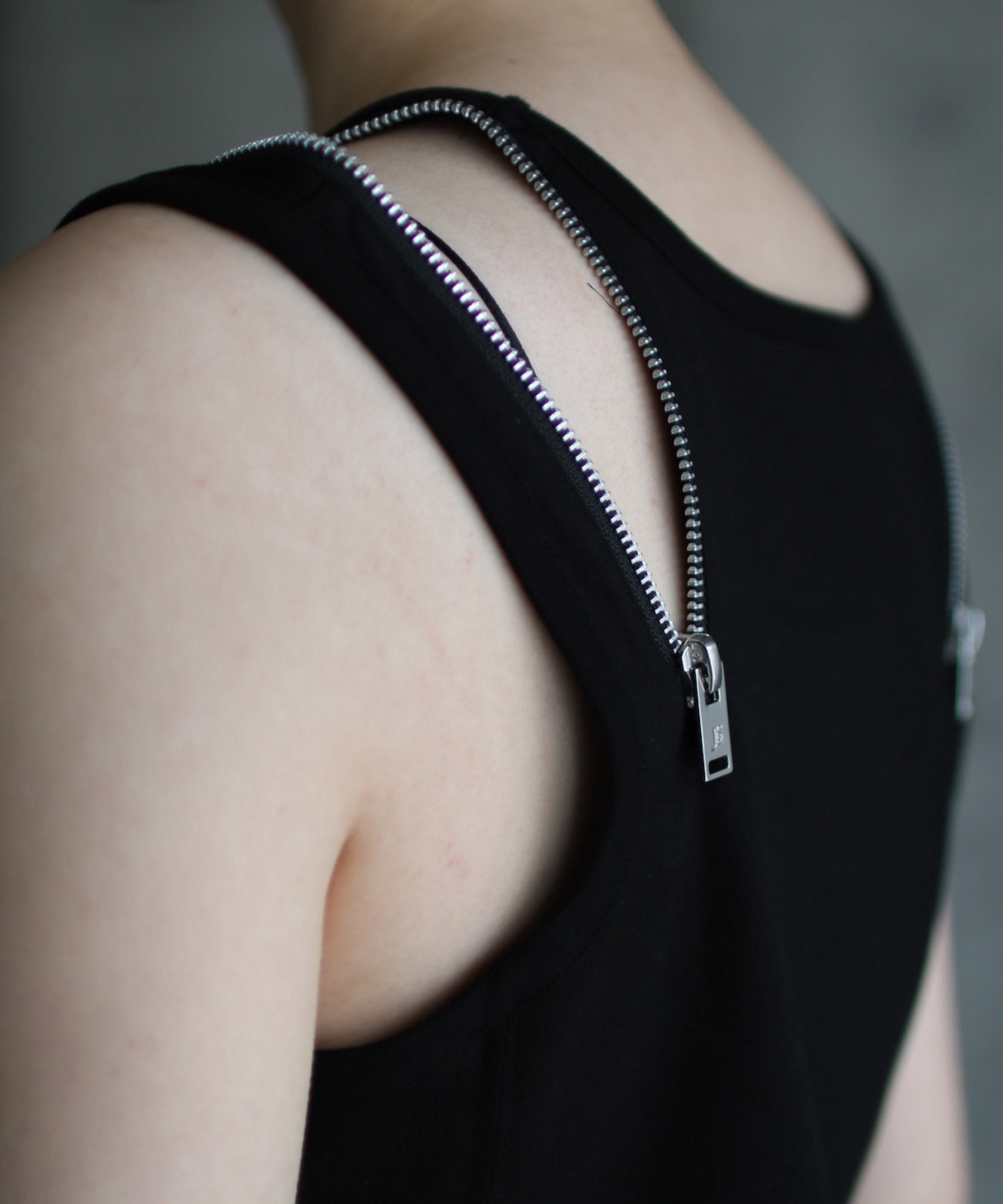 ZIPPED TANK-TOP