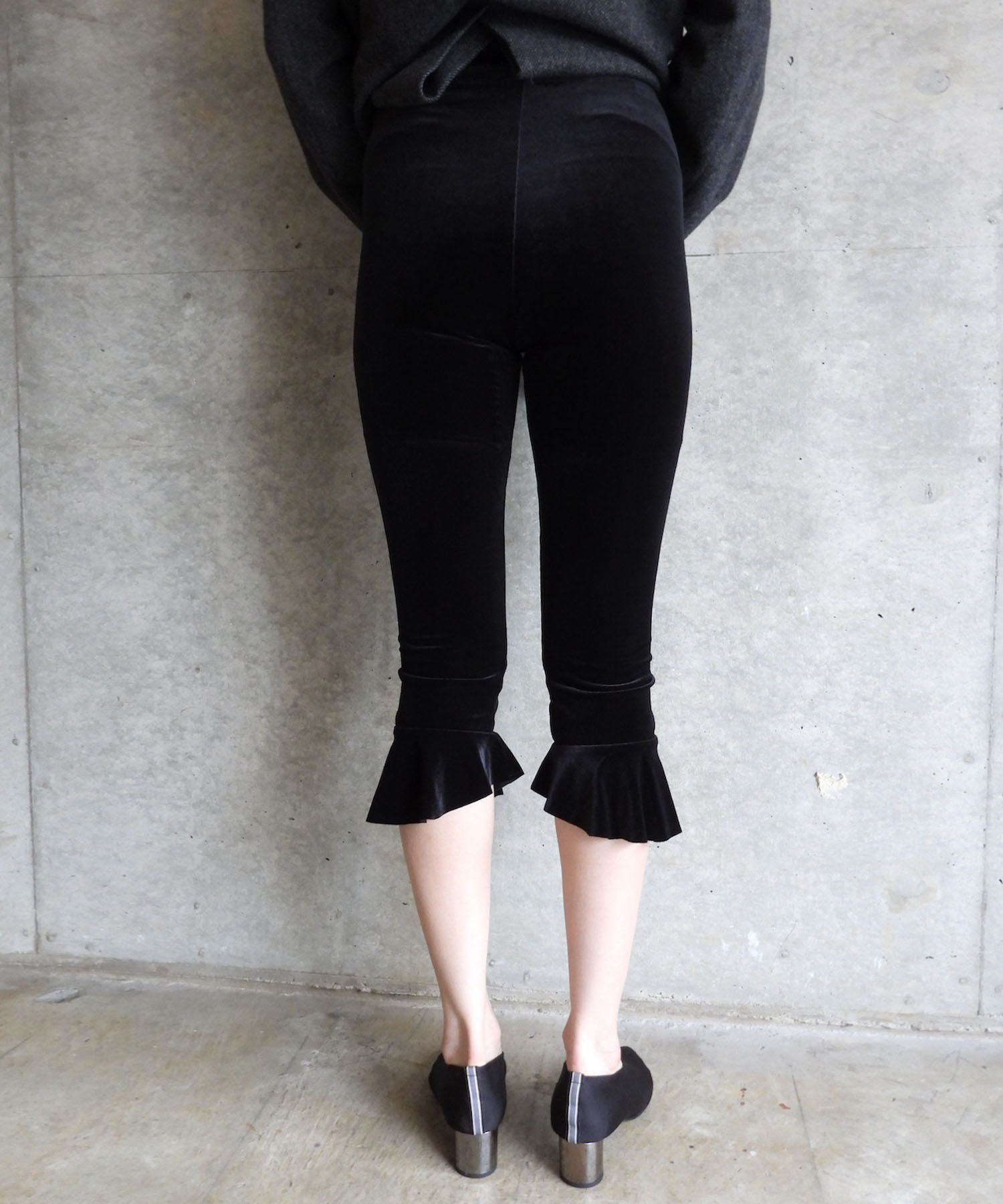 Velvet Volant Capri Pants