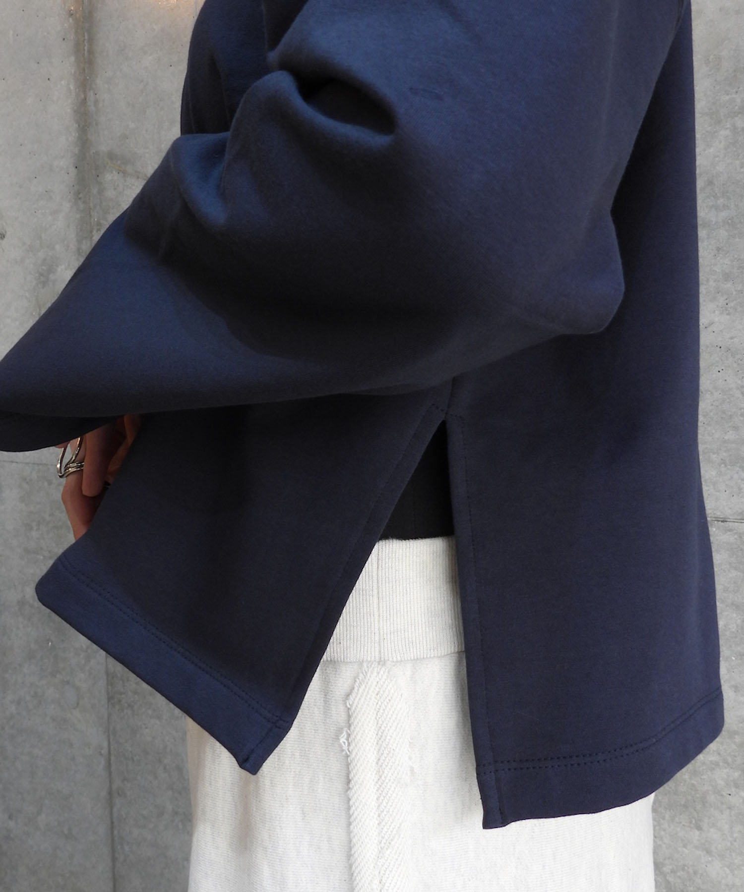 L/S Hole Sweat Shirts
