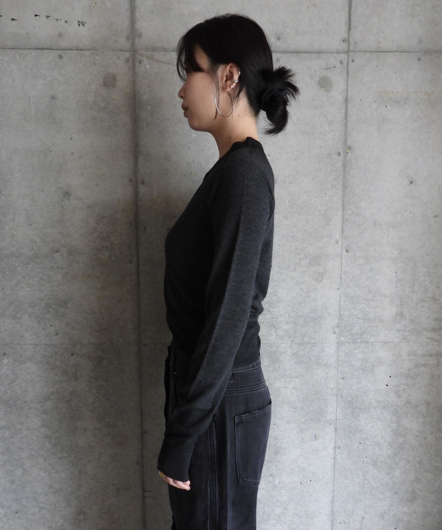 FRAYED V-NECK KNIT TOP