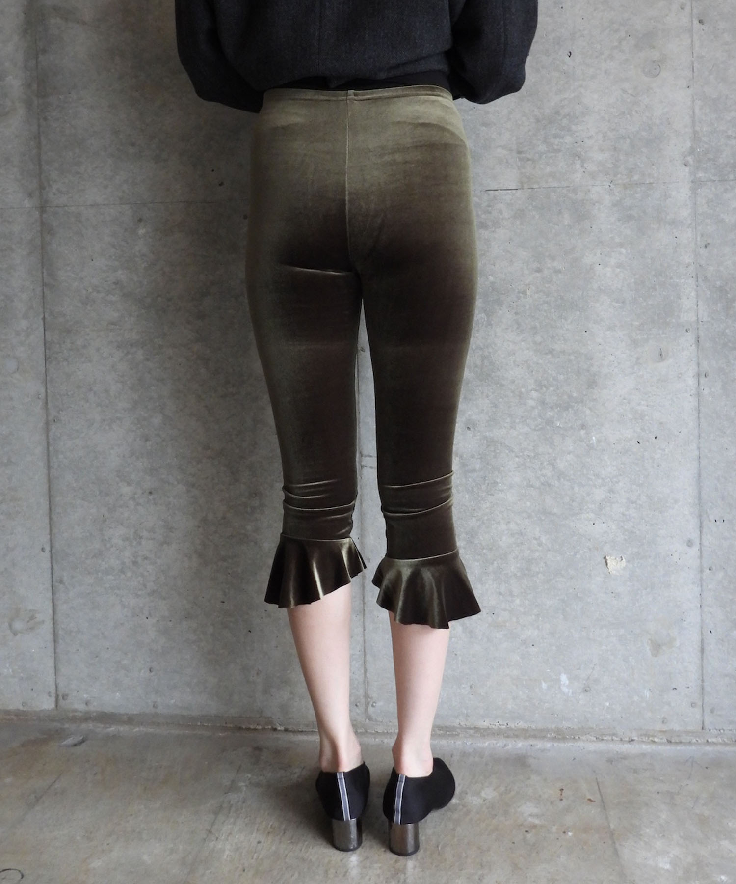 Velvet Volant Capri Pants