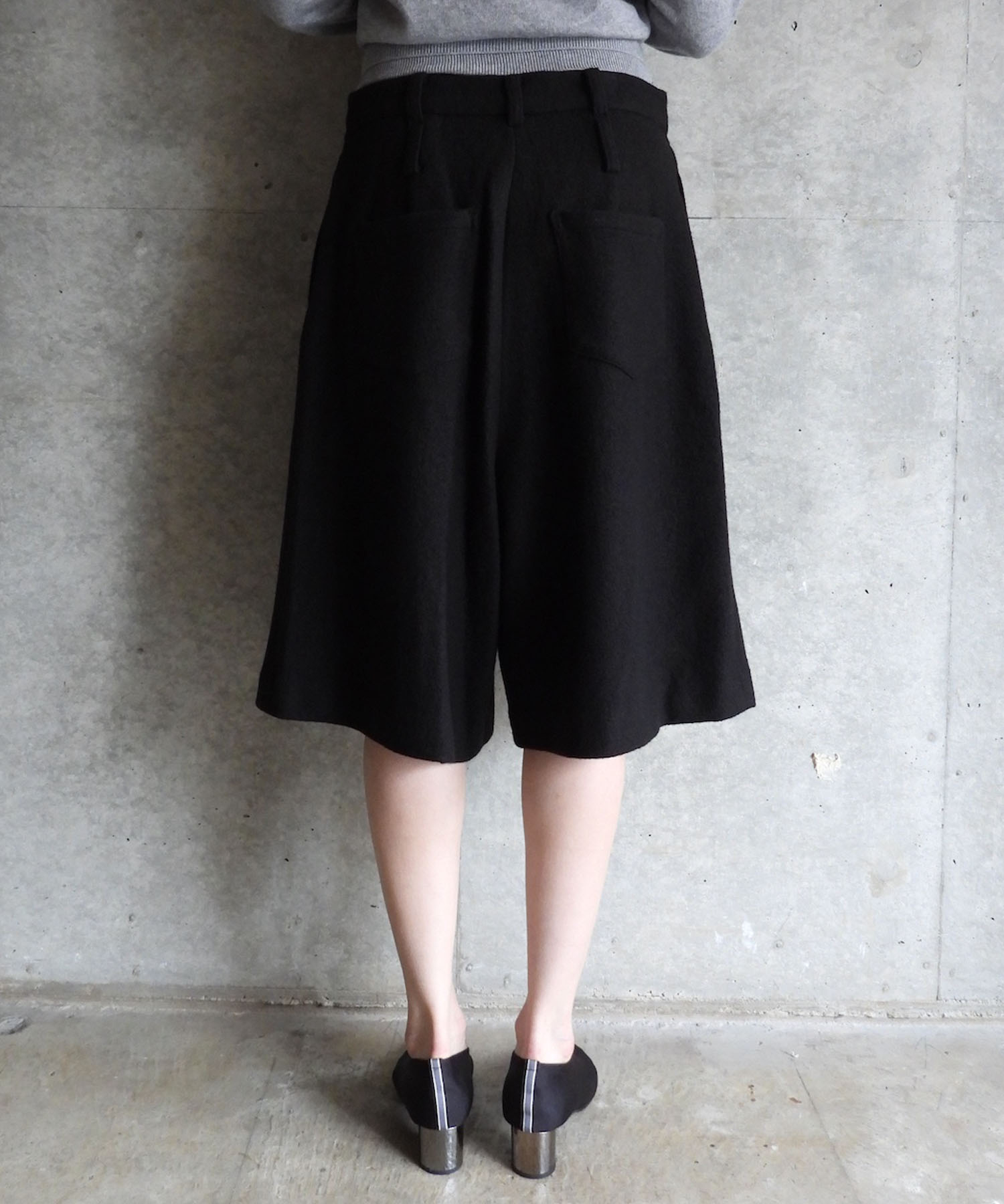 PLEATS DETAIL BERMUDA SHORTS