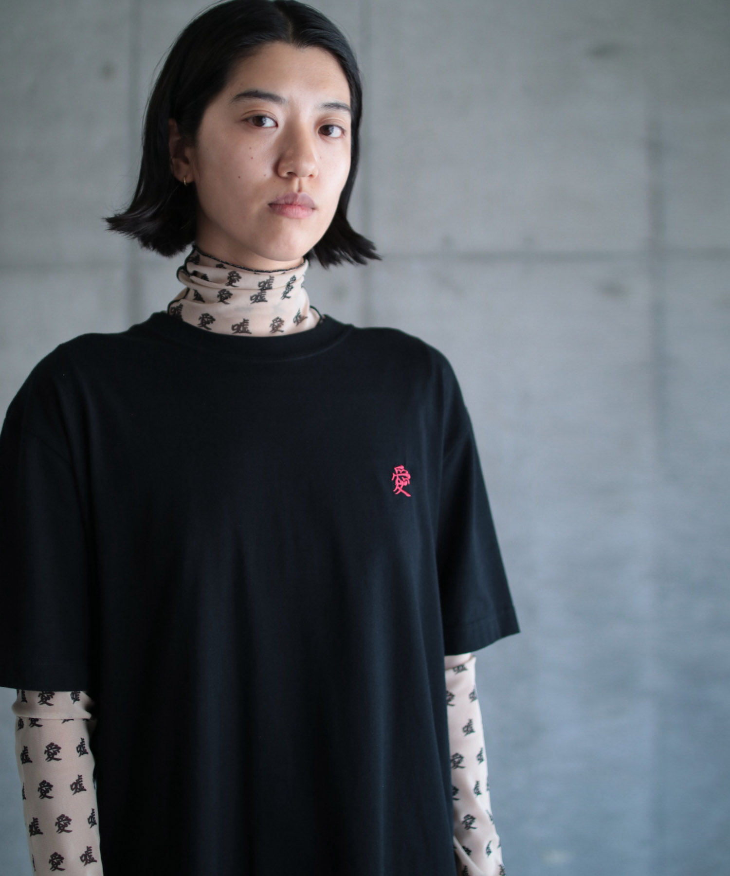 LOVE AND LIE EMBROIDERY H/S TEE