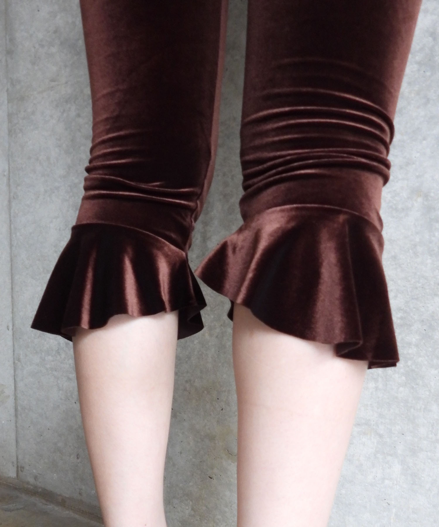 Velvet Volant Capri Pants