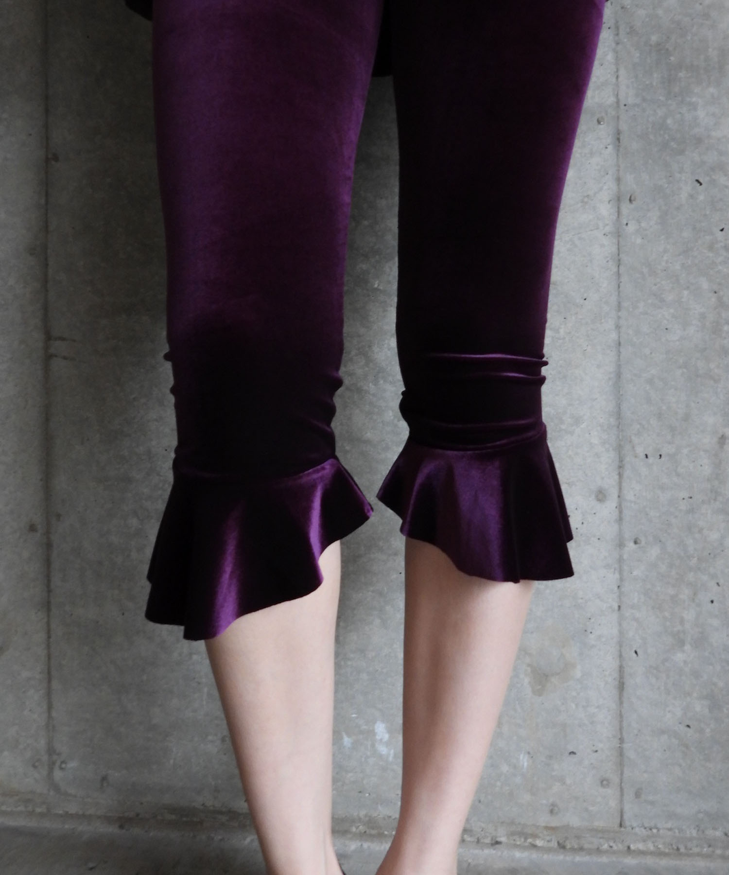 Velvet Volant Capri Pants