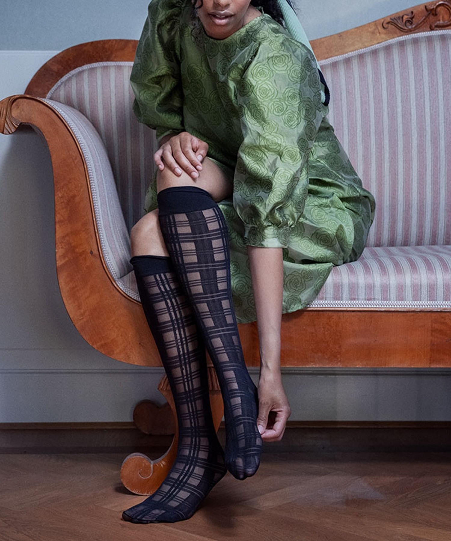 Greta Tartan Knee-high Black