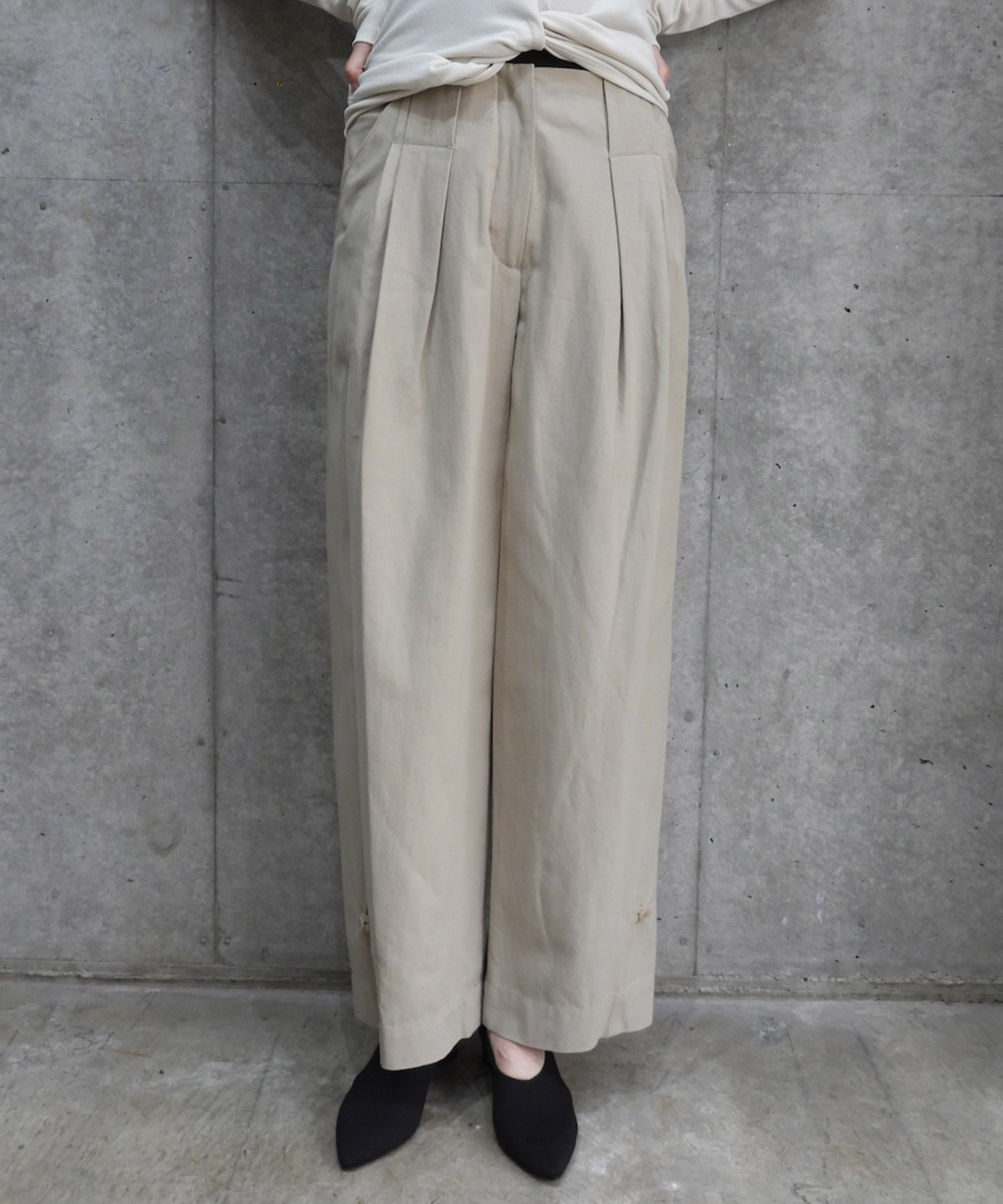 Wide Two-Tuck Pants