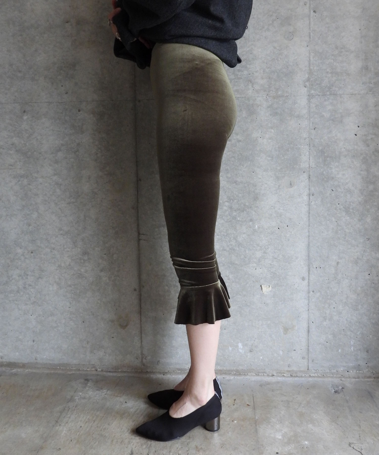Velvet Volant Capri Pants