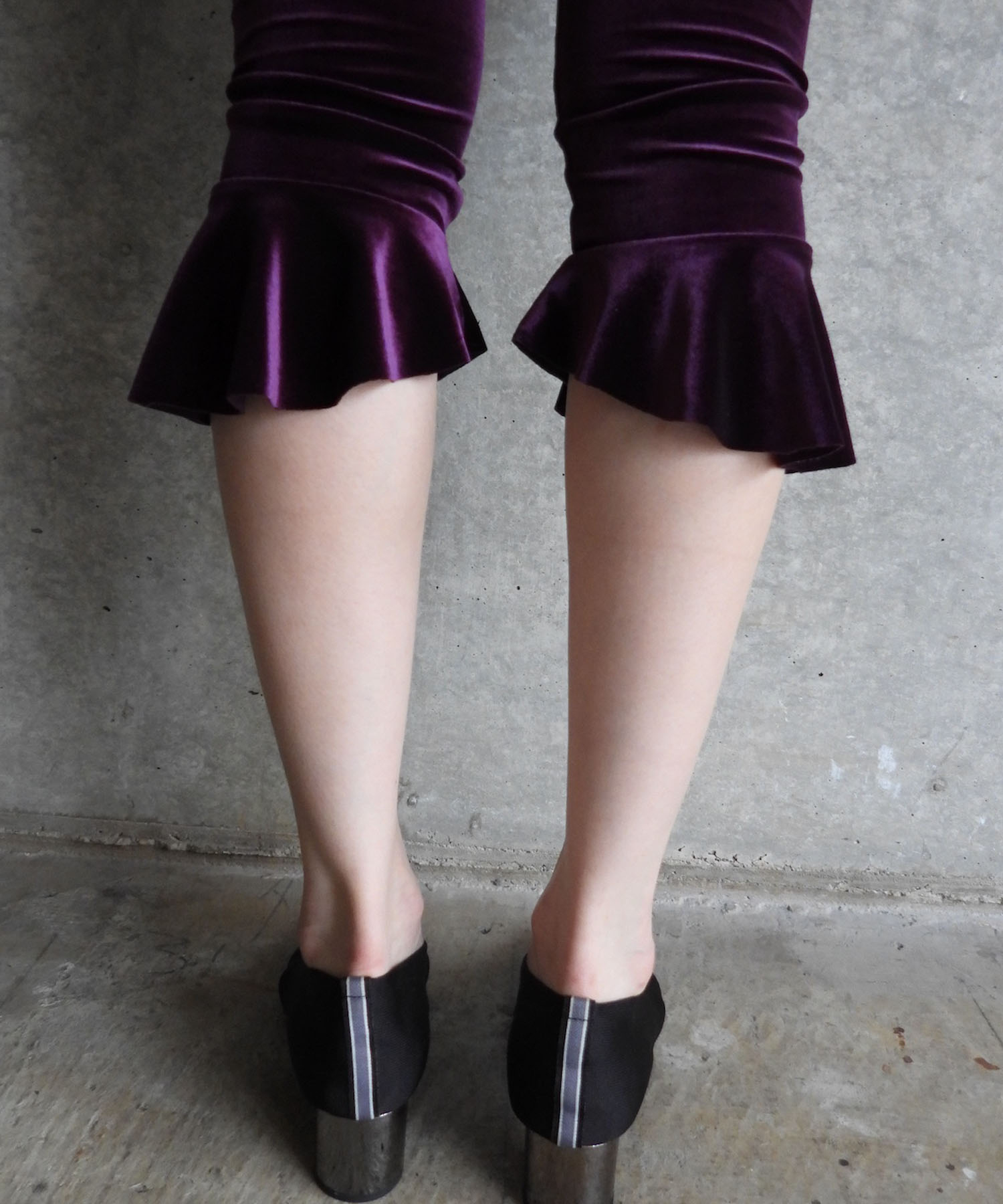 Velvet Volant Capri Pants