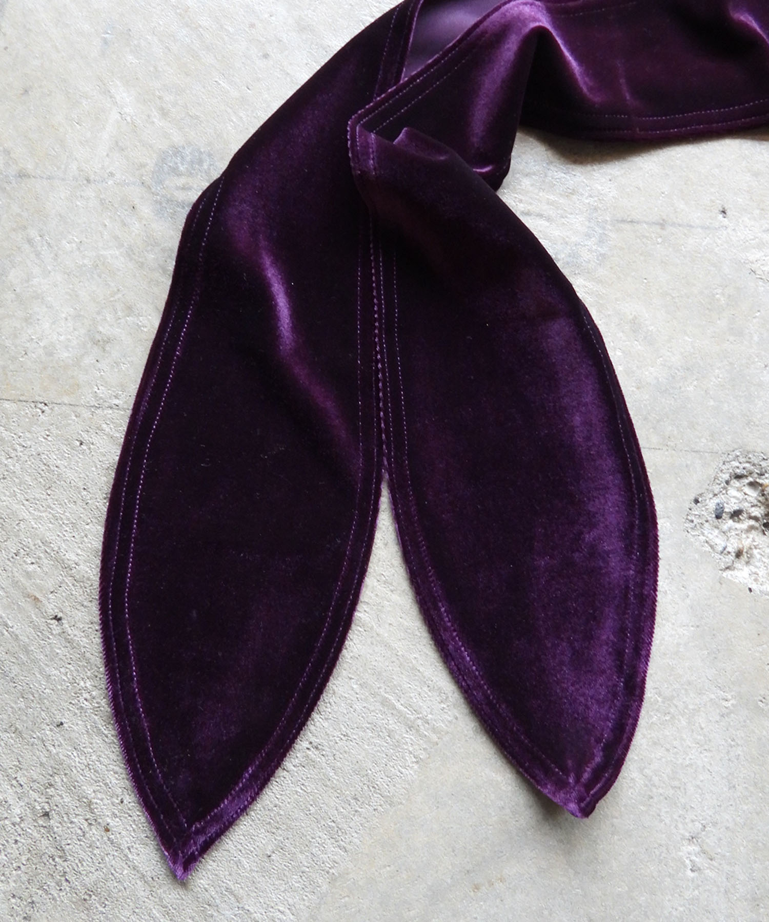 VELVET HOOD