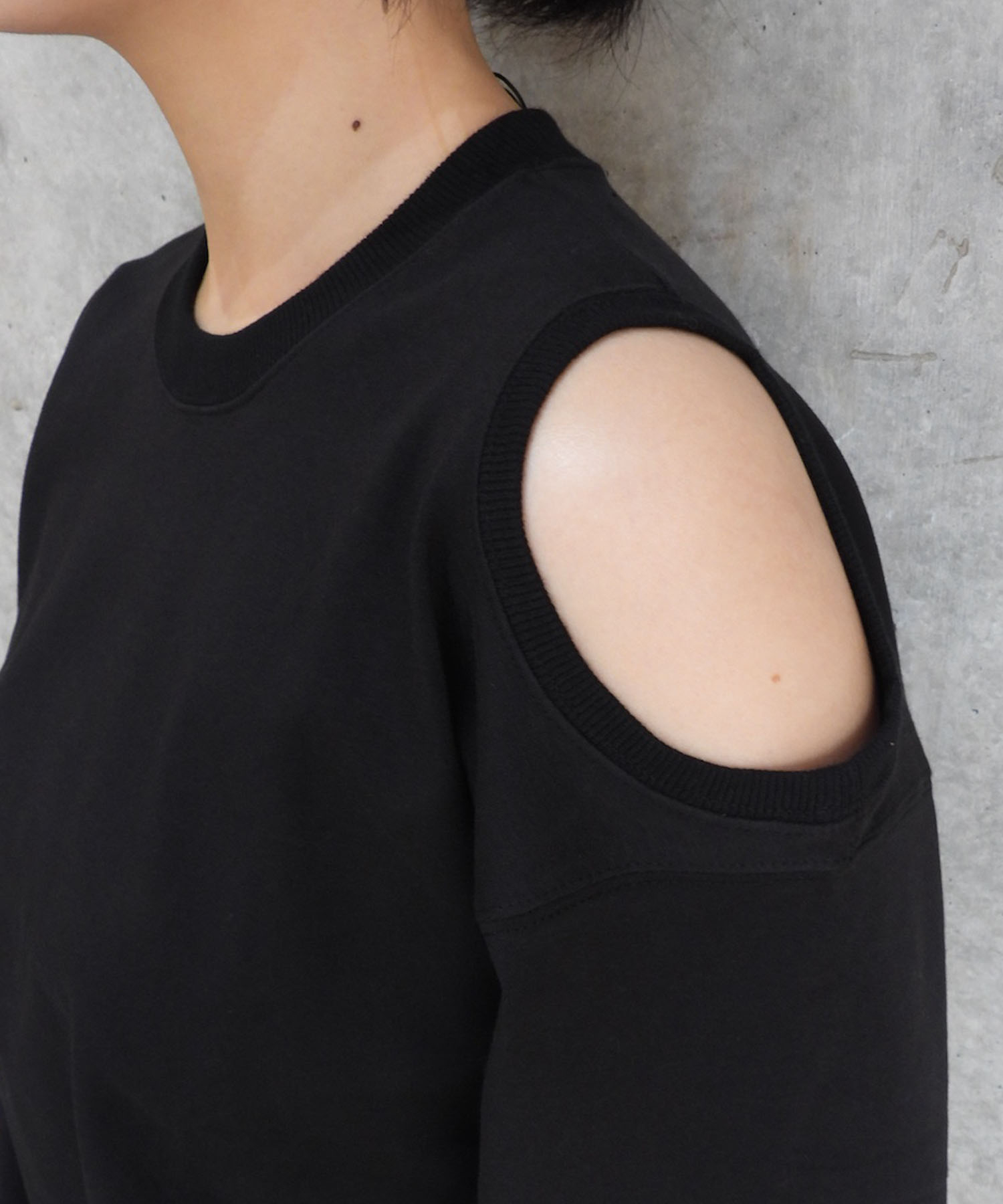 L/S Hole Sweat Shirts