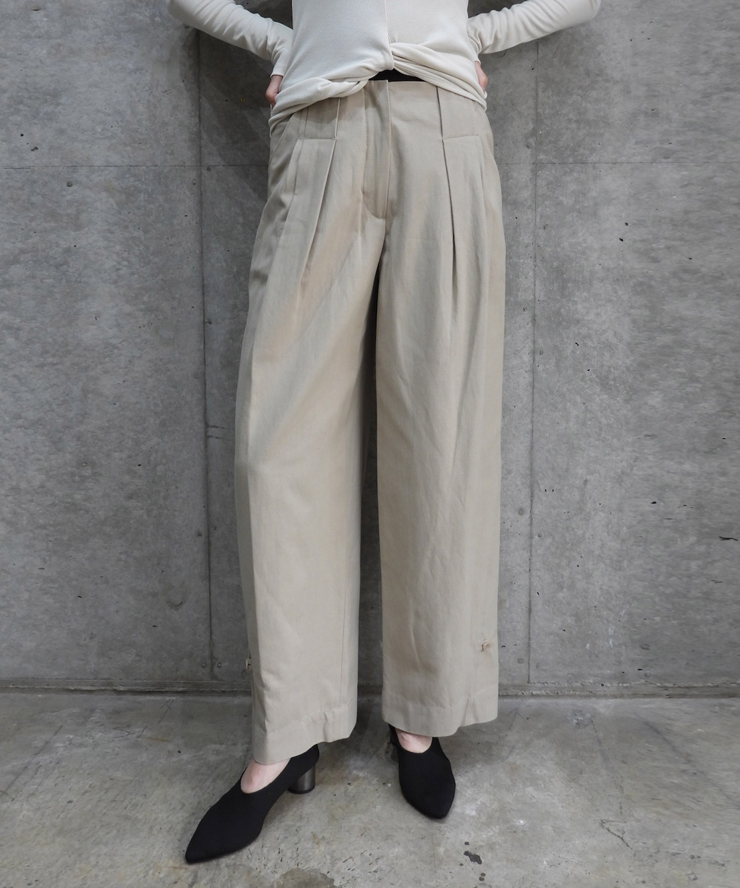 Wide Two-Tuck Pants