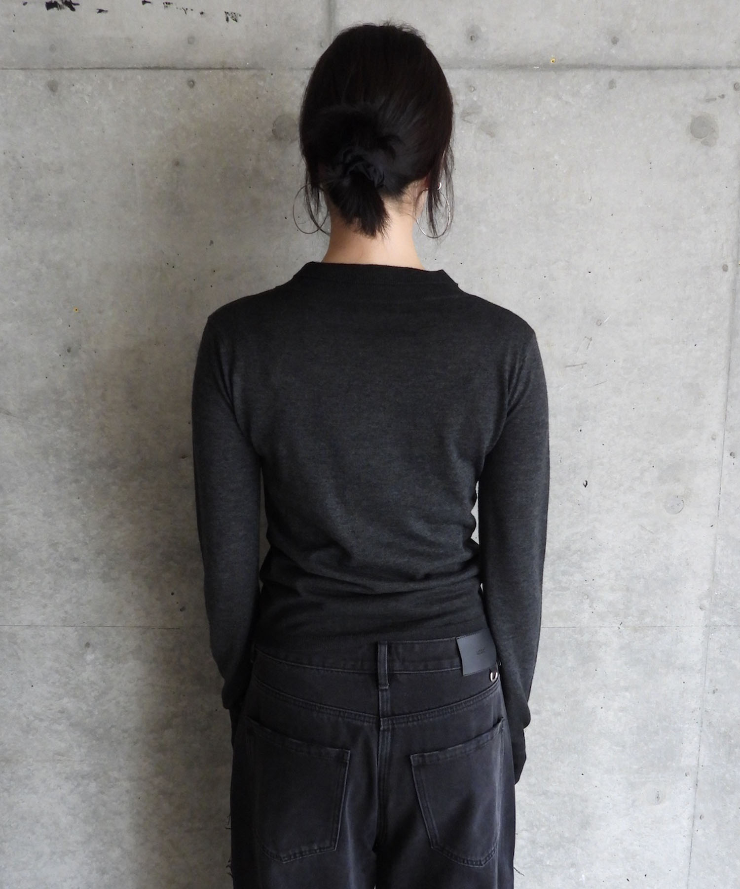 FRAYED V-NECK KNIT TOP