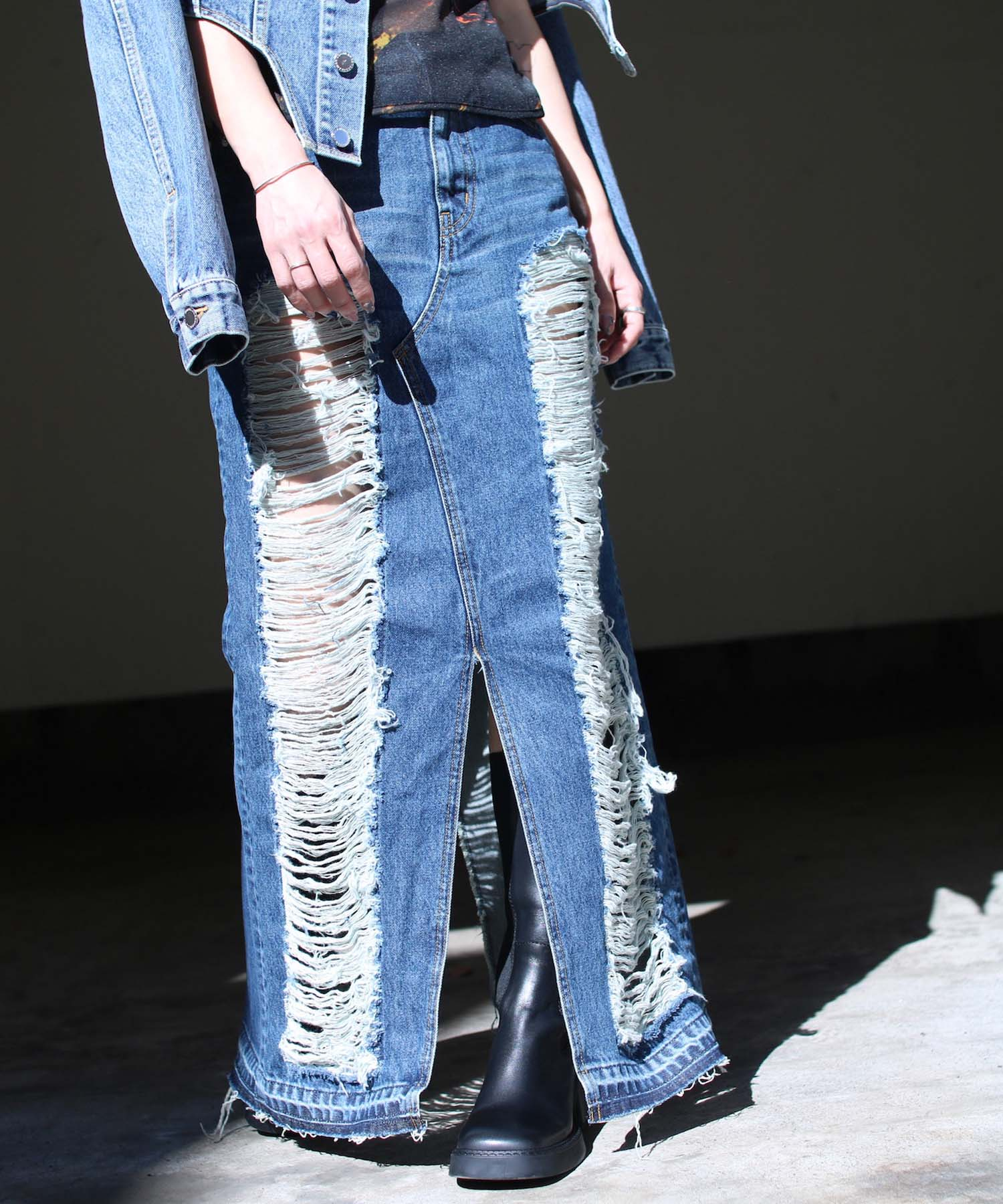 WASHED DENIM RIPPED LONG SKIRT
