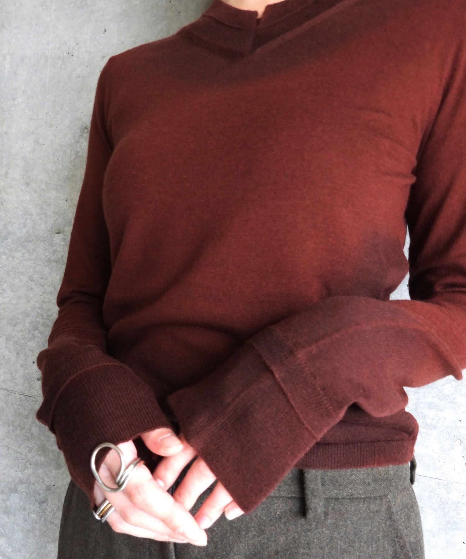 FRAYED V-NECK KNIT TOP
