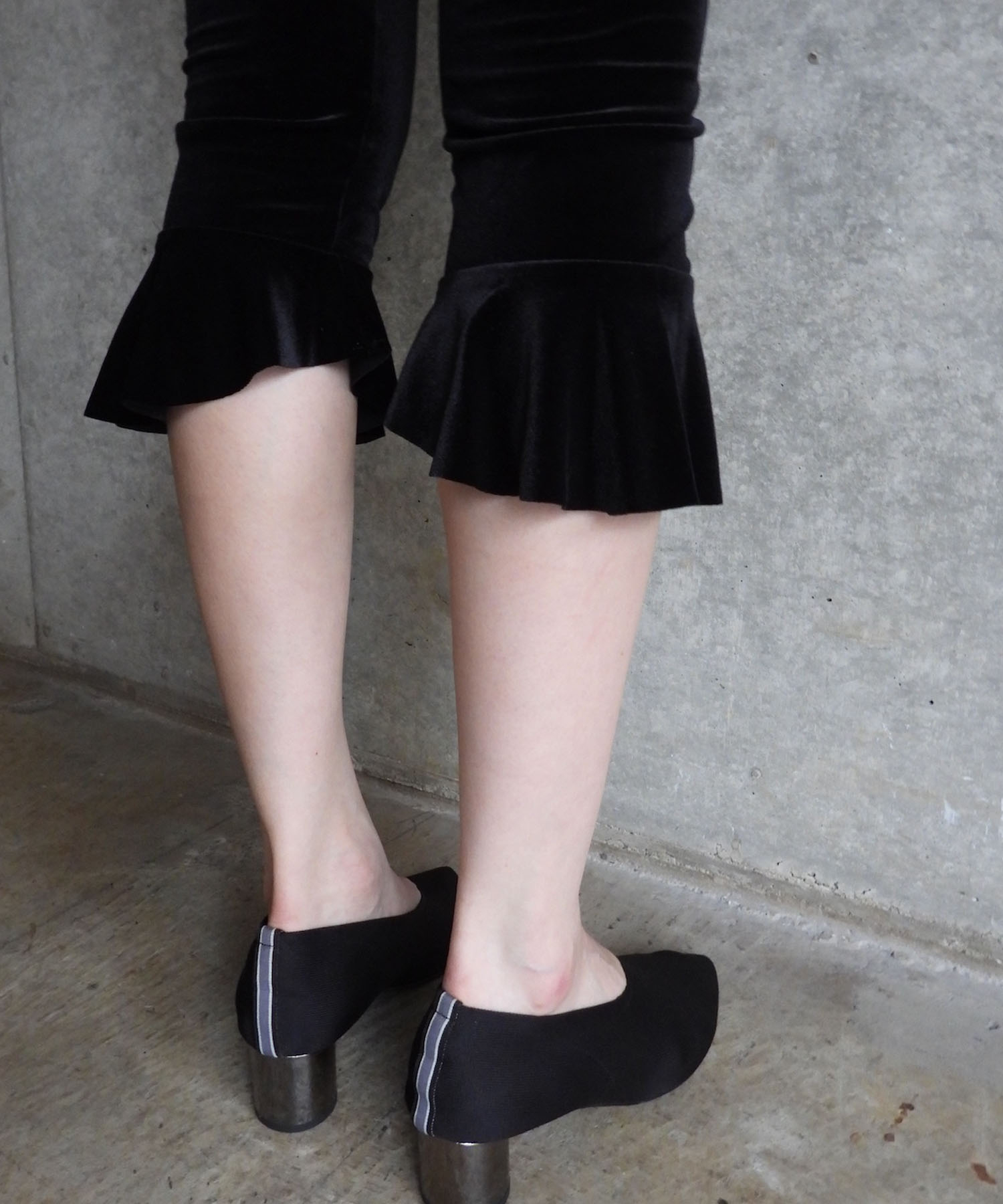 Velvet Volant Capri Pants