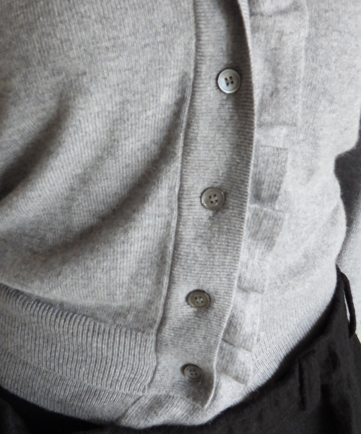DOUBLE-LAYER WAVY CARDIGAN