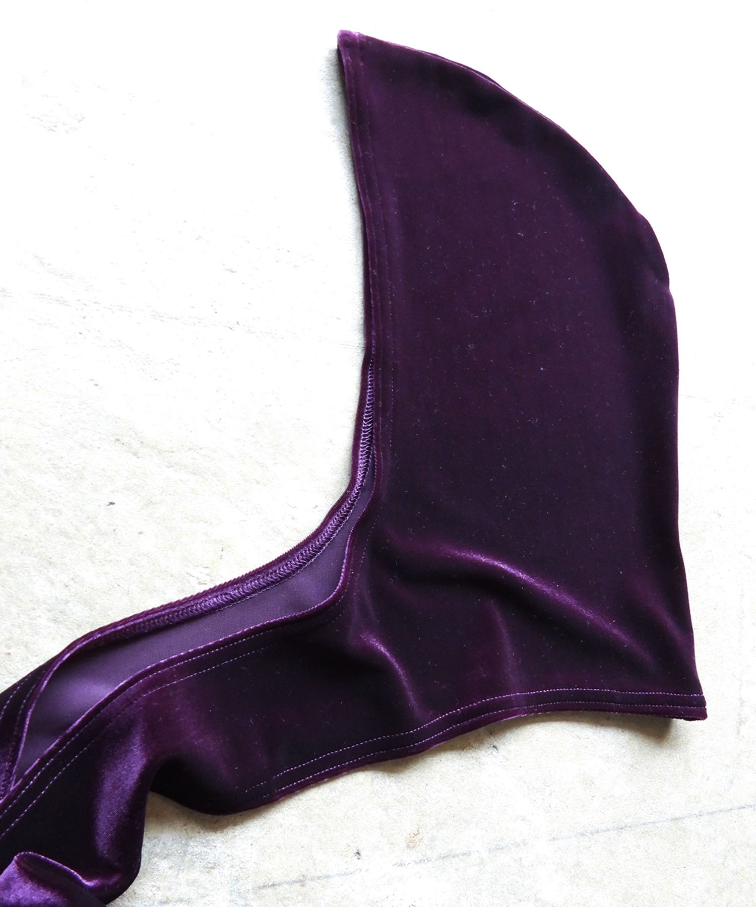 VELVET HOOD