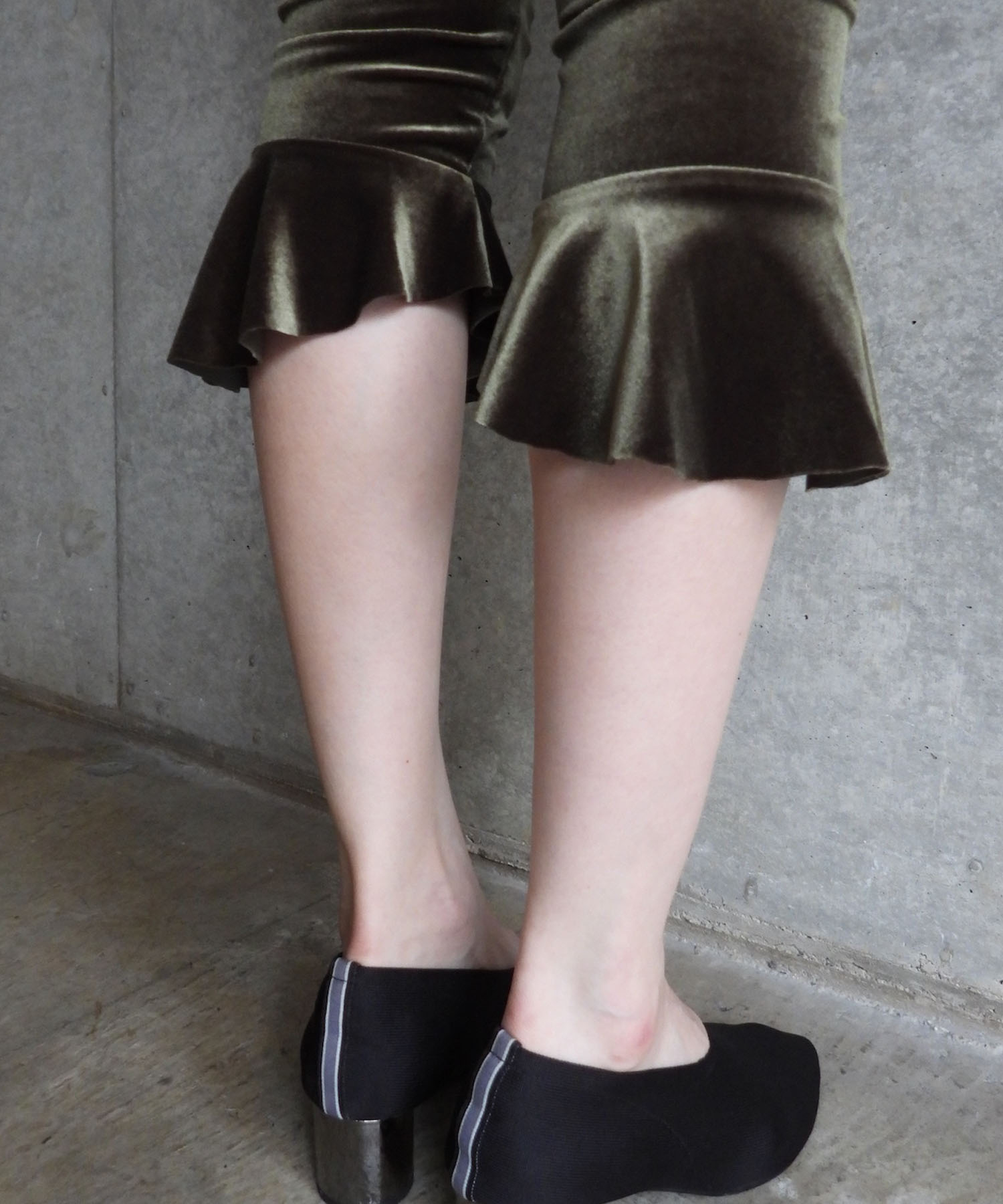 Velvet Volant Capri Pants