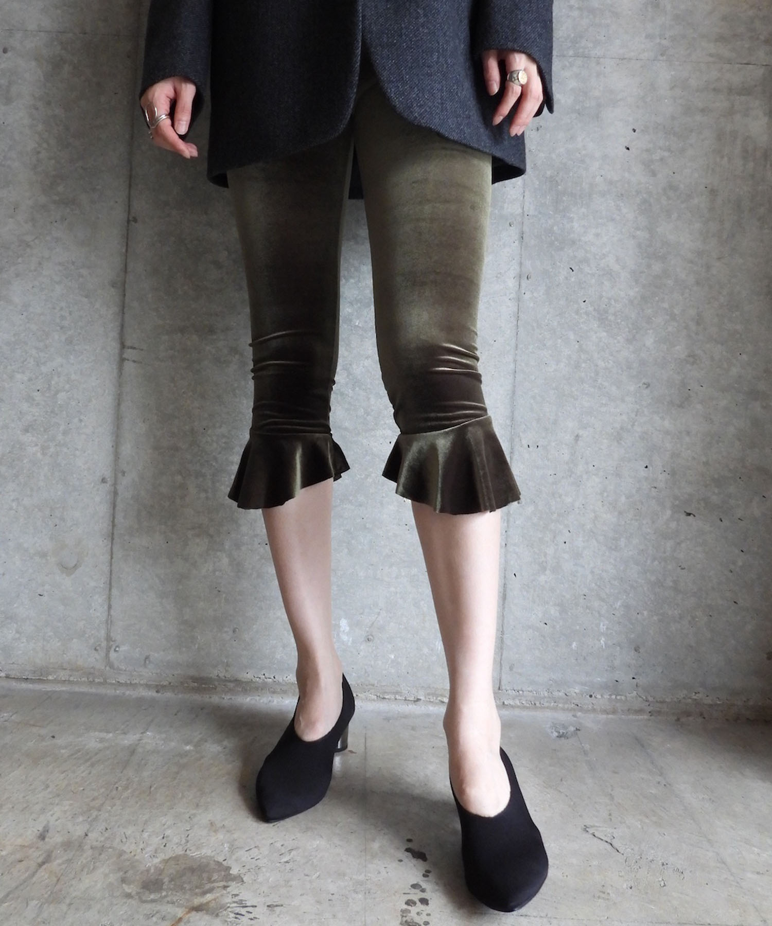 Velvet Volant Capri Pants