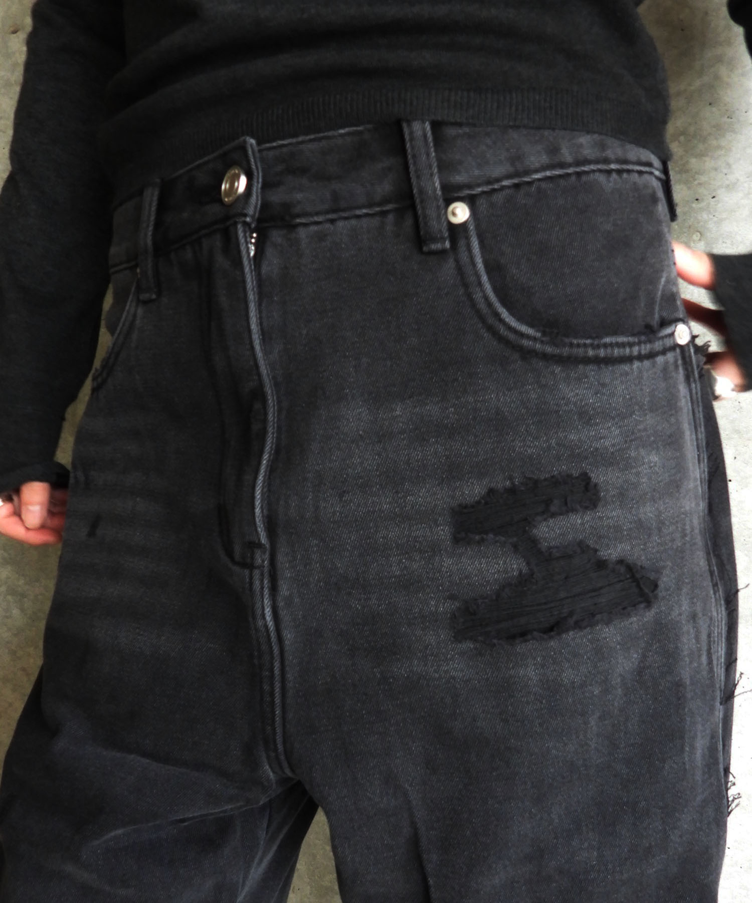 DISTRESSED CUTOUT DENIM