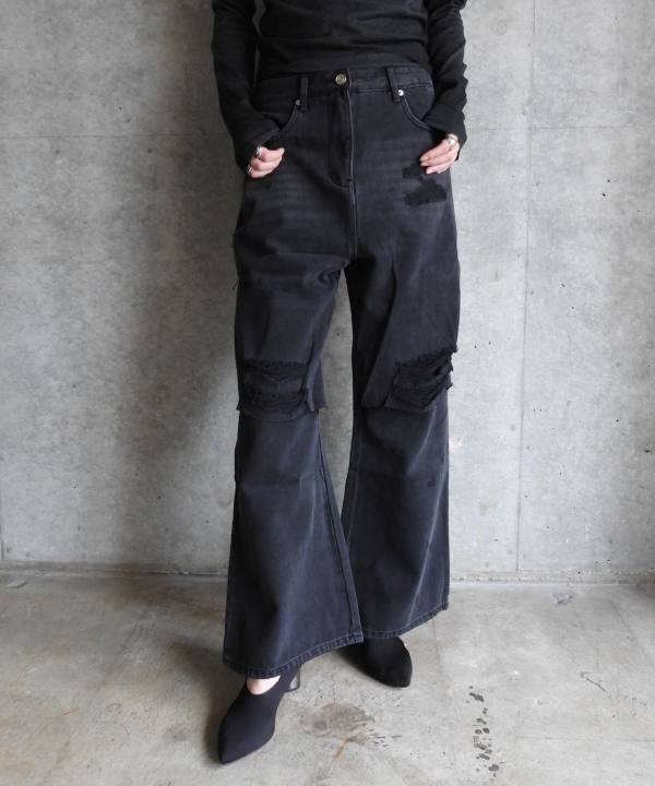 DISTRESSED CUTOUT DENIM