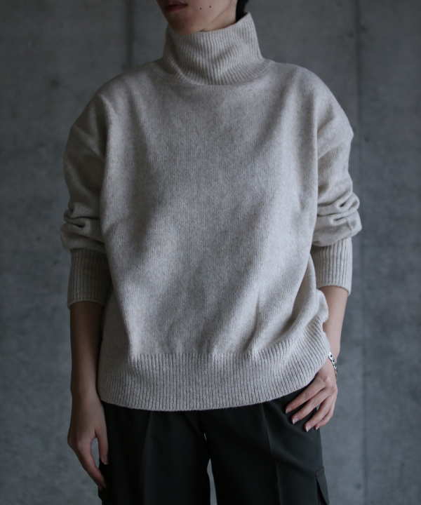 Funnel neck knitted sweater