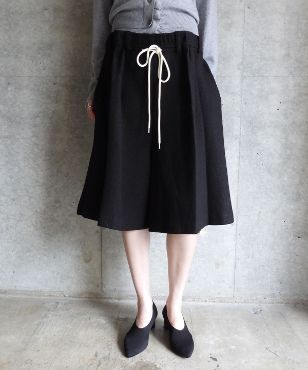 PLEATS DETAIL BERMUDA SHORTS